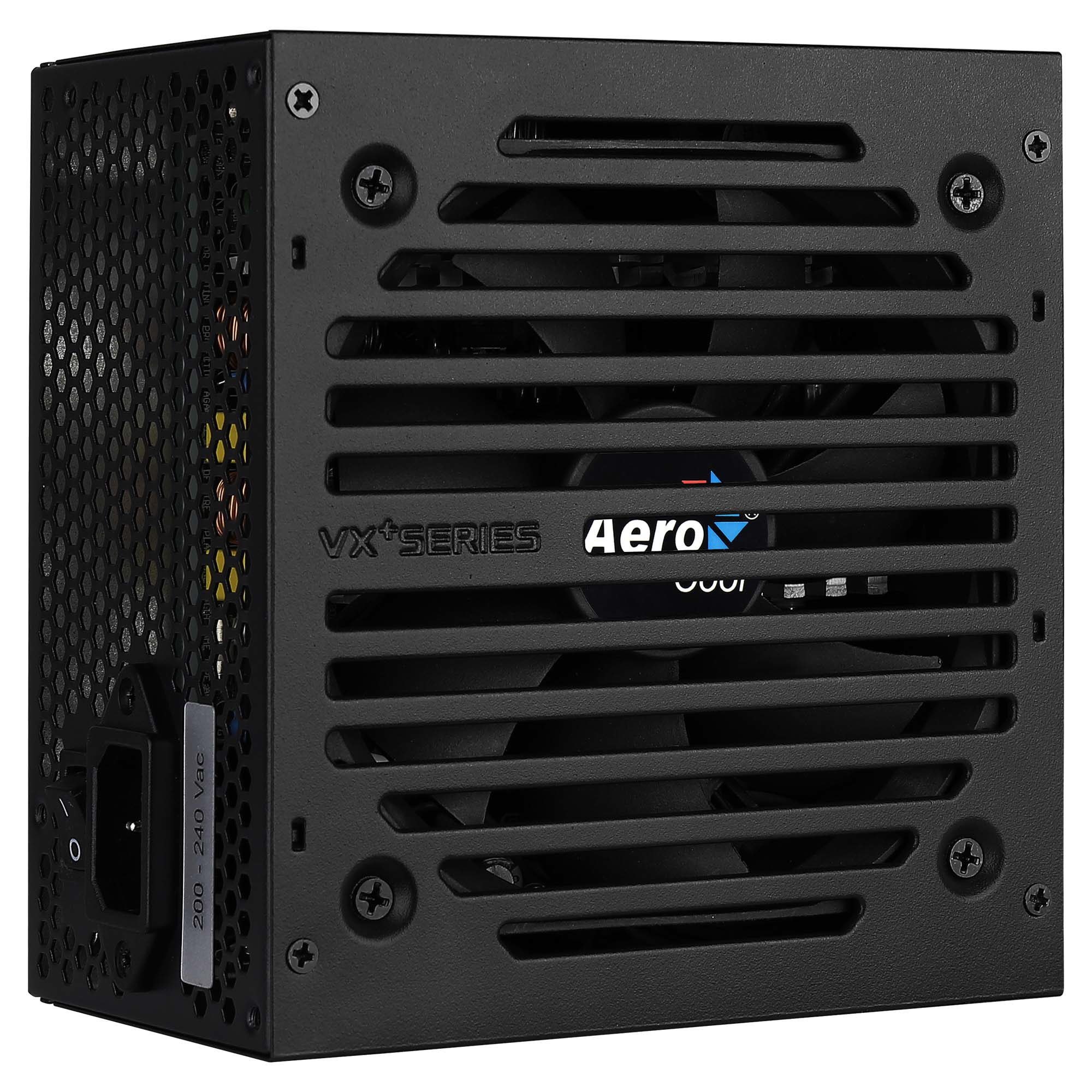 Un alimentatore per computer nero con una ventola dietro una griglia metallica. Visibile il marchio 'AeroCool'.