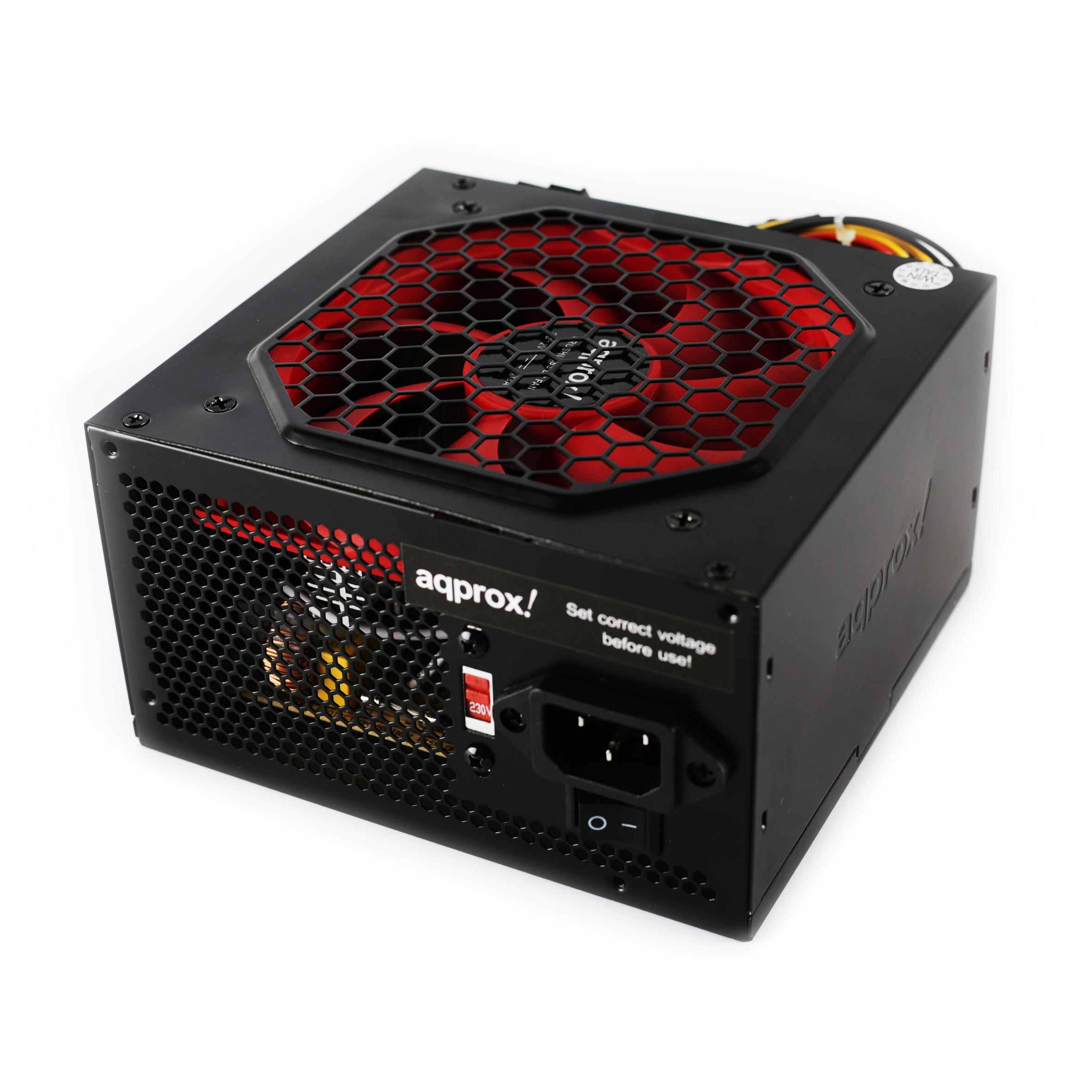 Fuente de alimentación negra con ventilador rojo, interruptor y entrada de CA. Aislada.