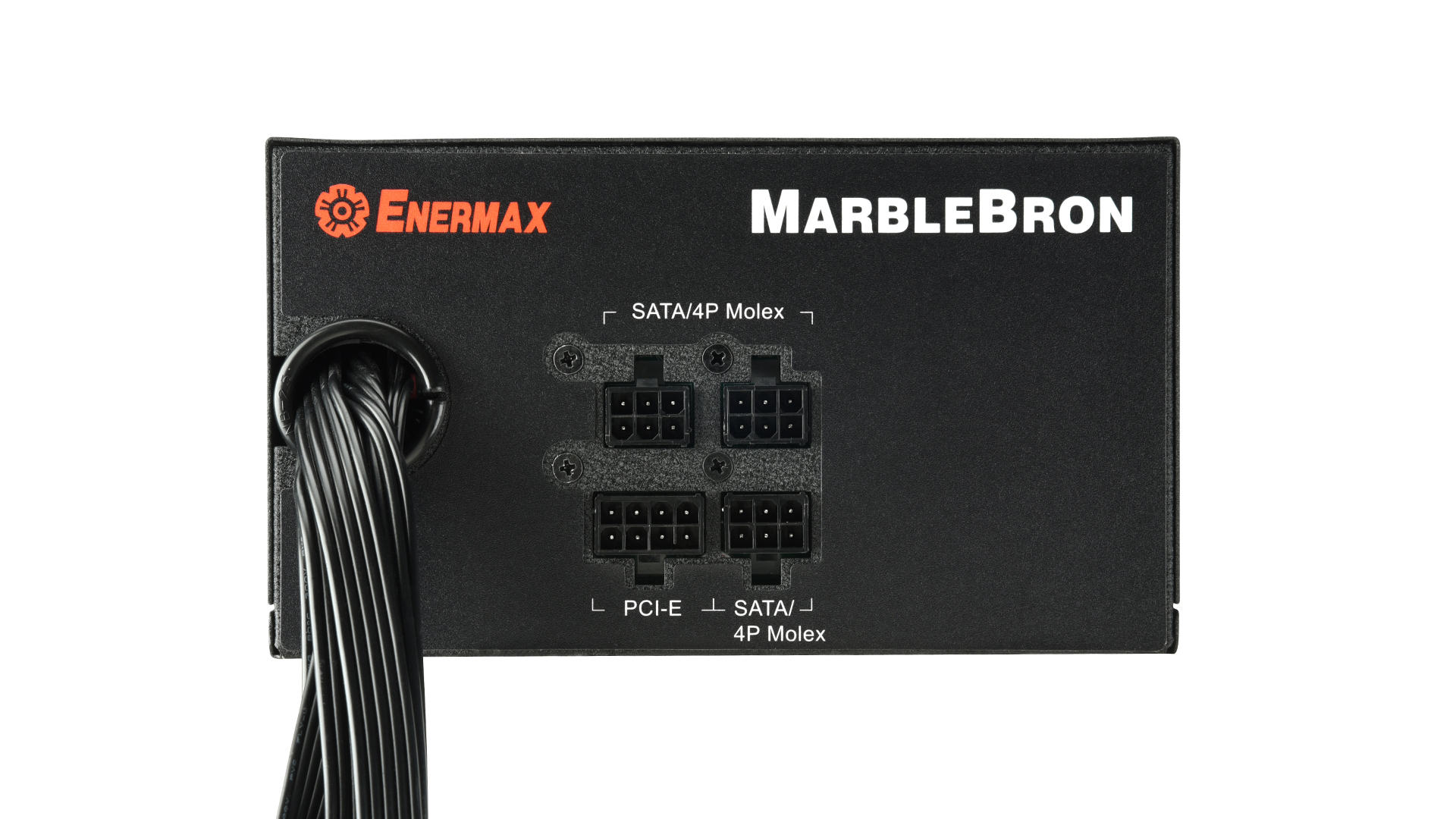 Un alimentatore Enermax MarbleBron nero con più porte connettore su bianco.