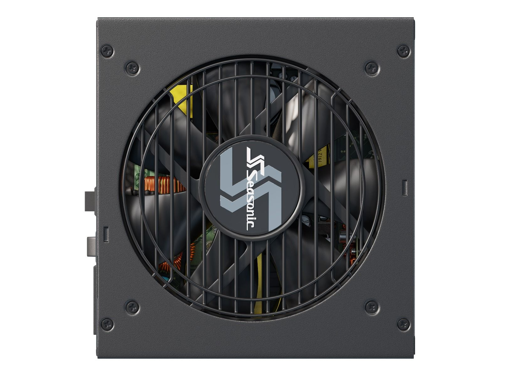 Un alimentatore per computer. Ha una ventola e una griglia metallica. Colore nero.