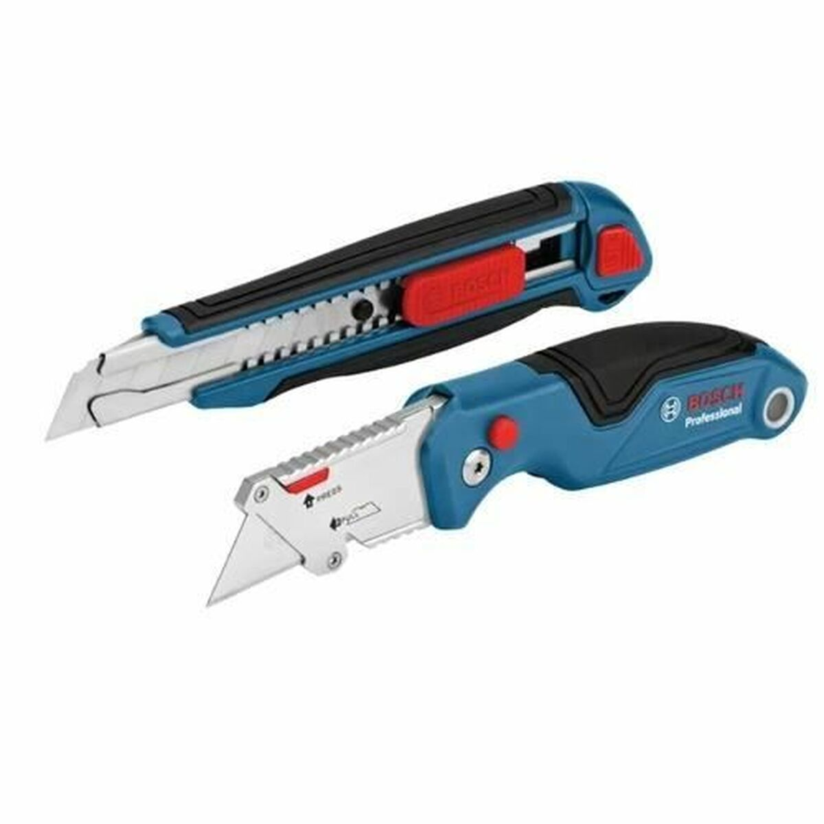 Zwei blaue und schwarze Teppichmesser. Eines geschlossen, eines mit ausgezogener Klinge, auf weißer Oberfläche.