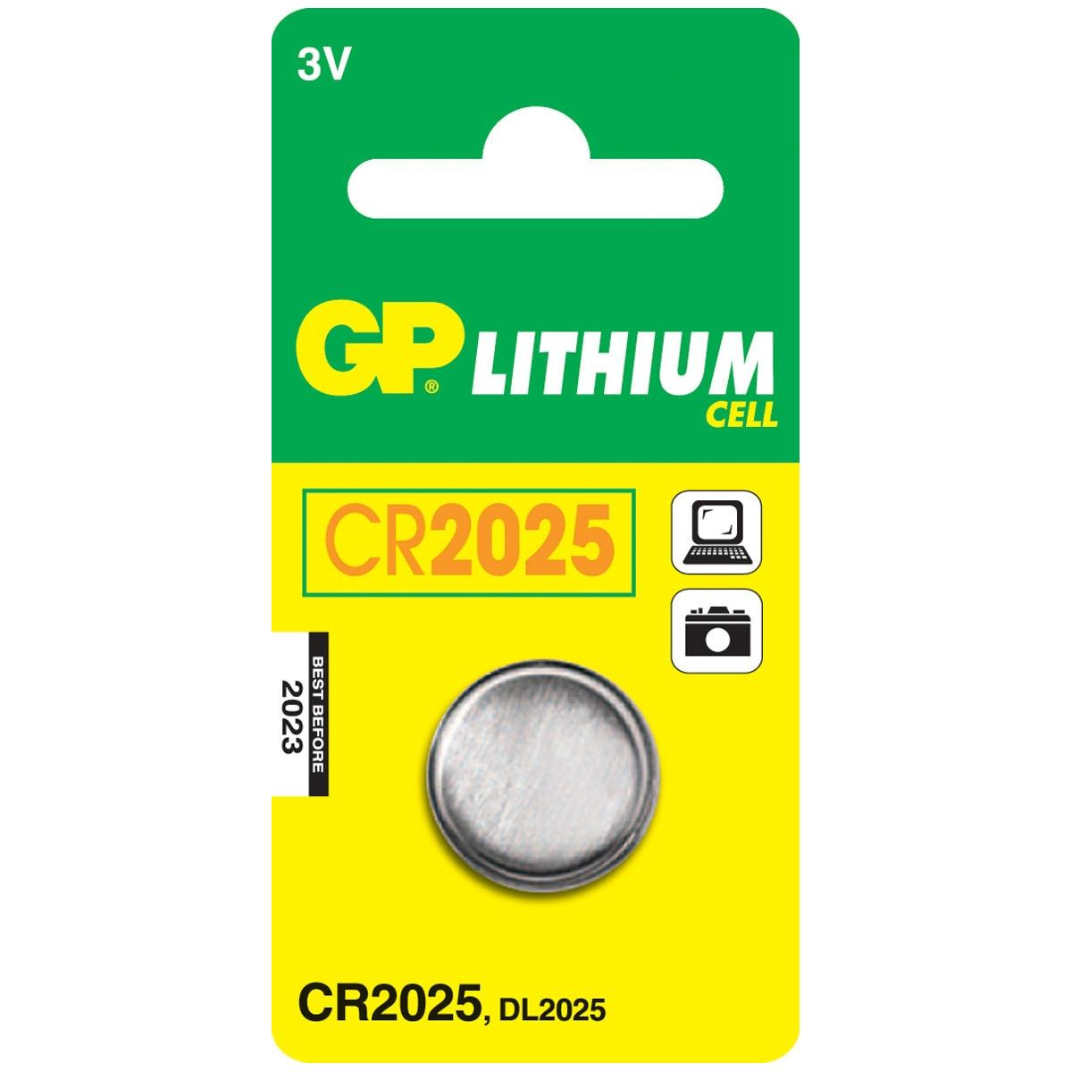 Pila a bottone GP Lithium CR2025 su sfondo giallo e verde con icone.
