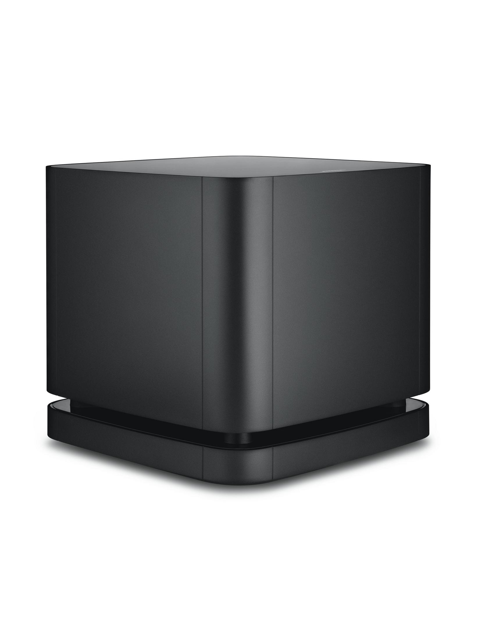 Un altavoz negro en forma de cubo sobre fondo blanco.