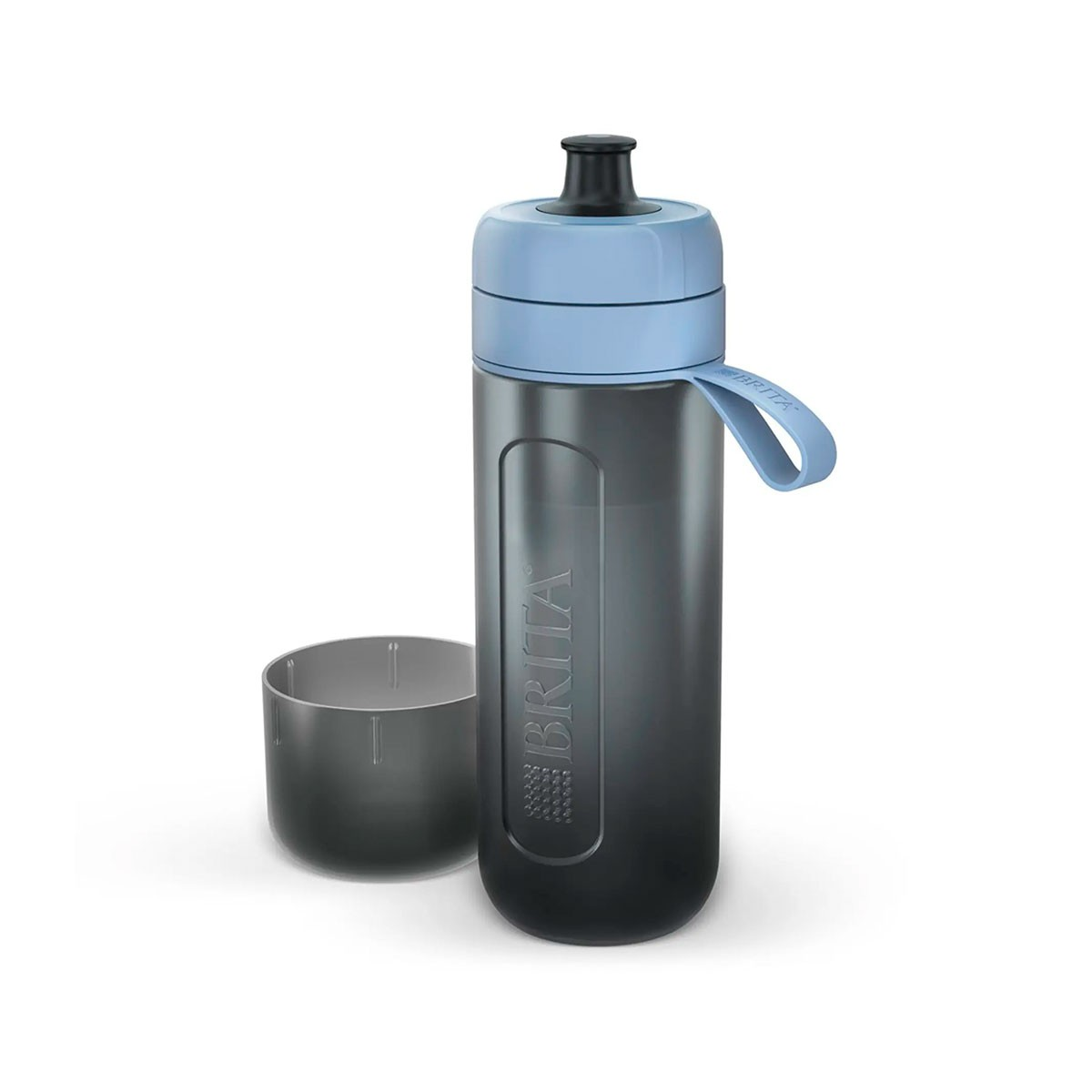 Bottiglia d'acqua Brita nera e blu con tappo e tazza aggiuntiva. Sfondo bianco.