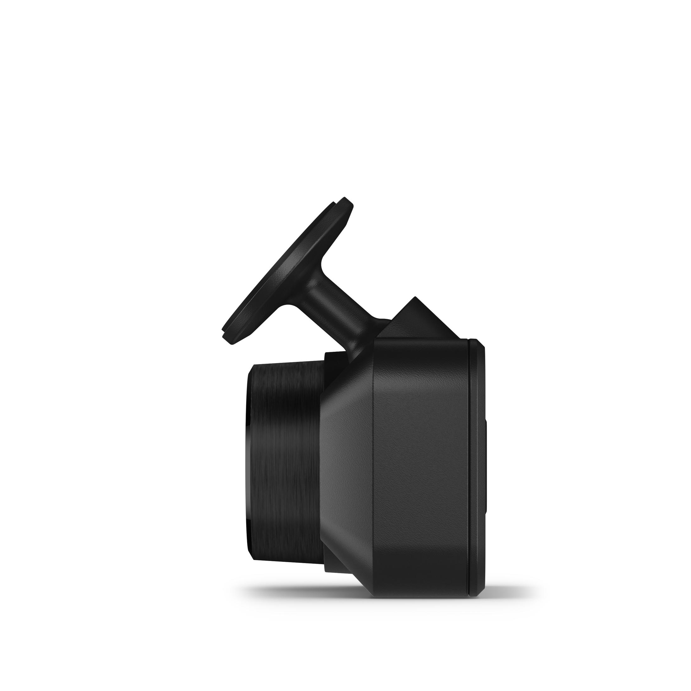 Schwarze Garmin Dashcam. Seitenansicht mit Objektiv und Halterung. Das Wort Garmin ist sichtbar.