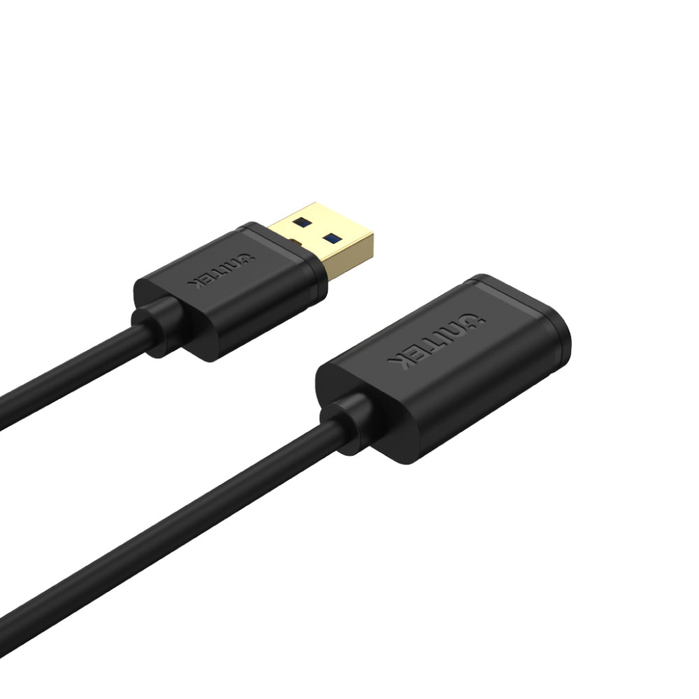 Czarny kabel USB z portami USB-A na białym tle.
