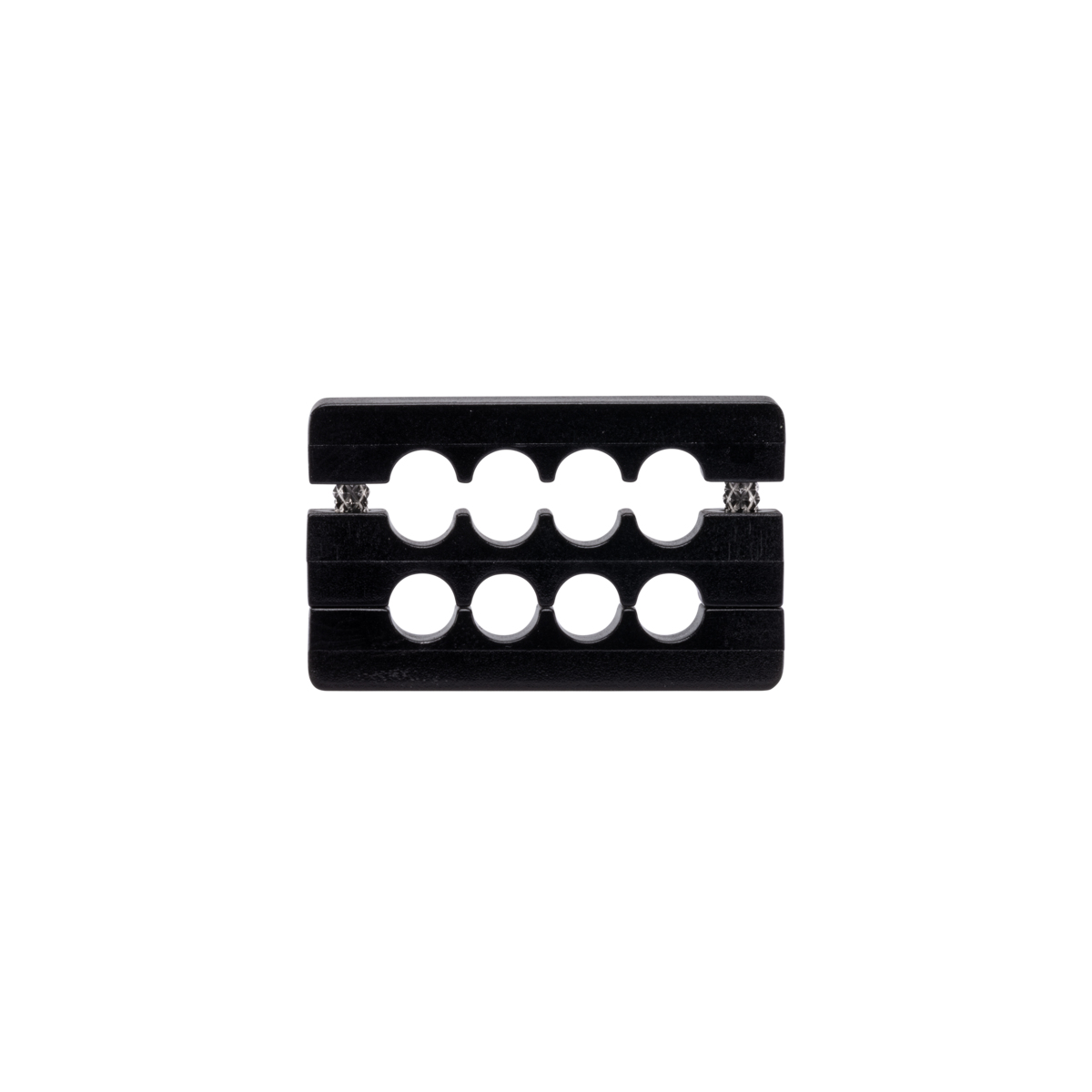 Czarne metalowe prowadnice kablowe z zaokrąglonymi otworami, ułożone w dwóch rzędach. Białe tło.