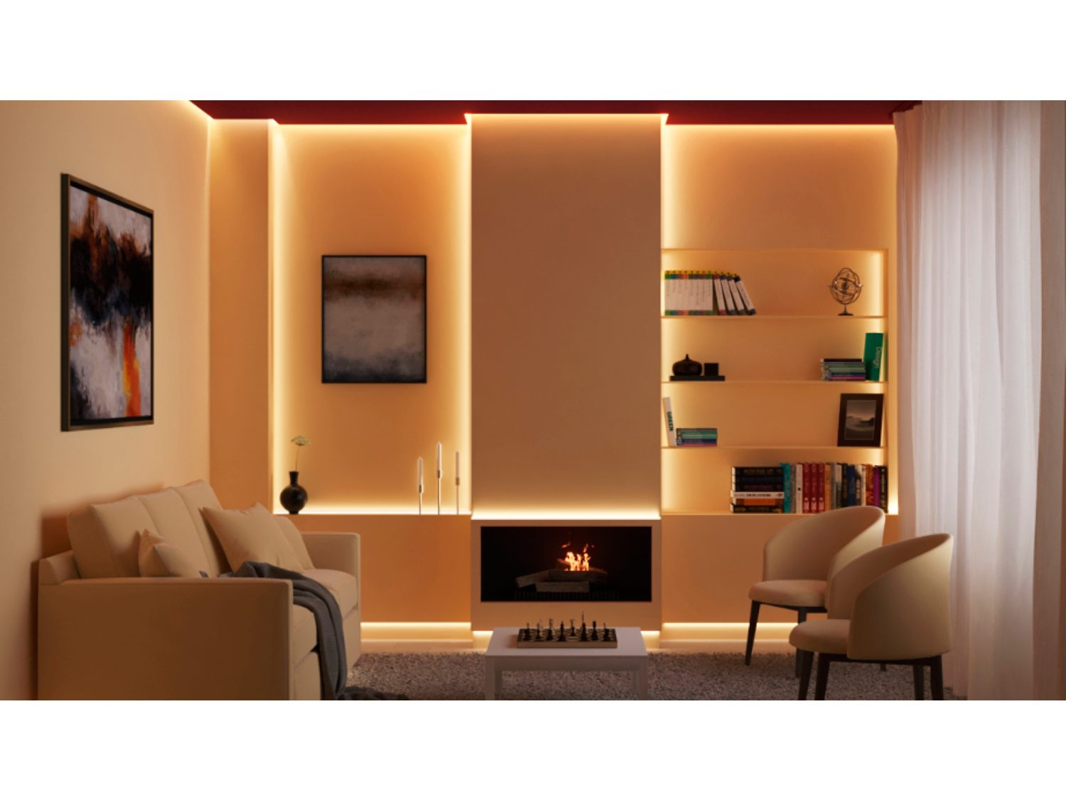 Een woonkamer heeft een beige bank, kunst, een open haard en planken met boeken. Er is warme verlichting.