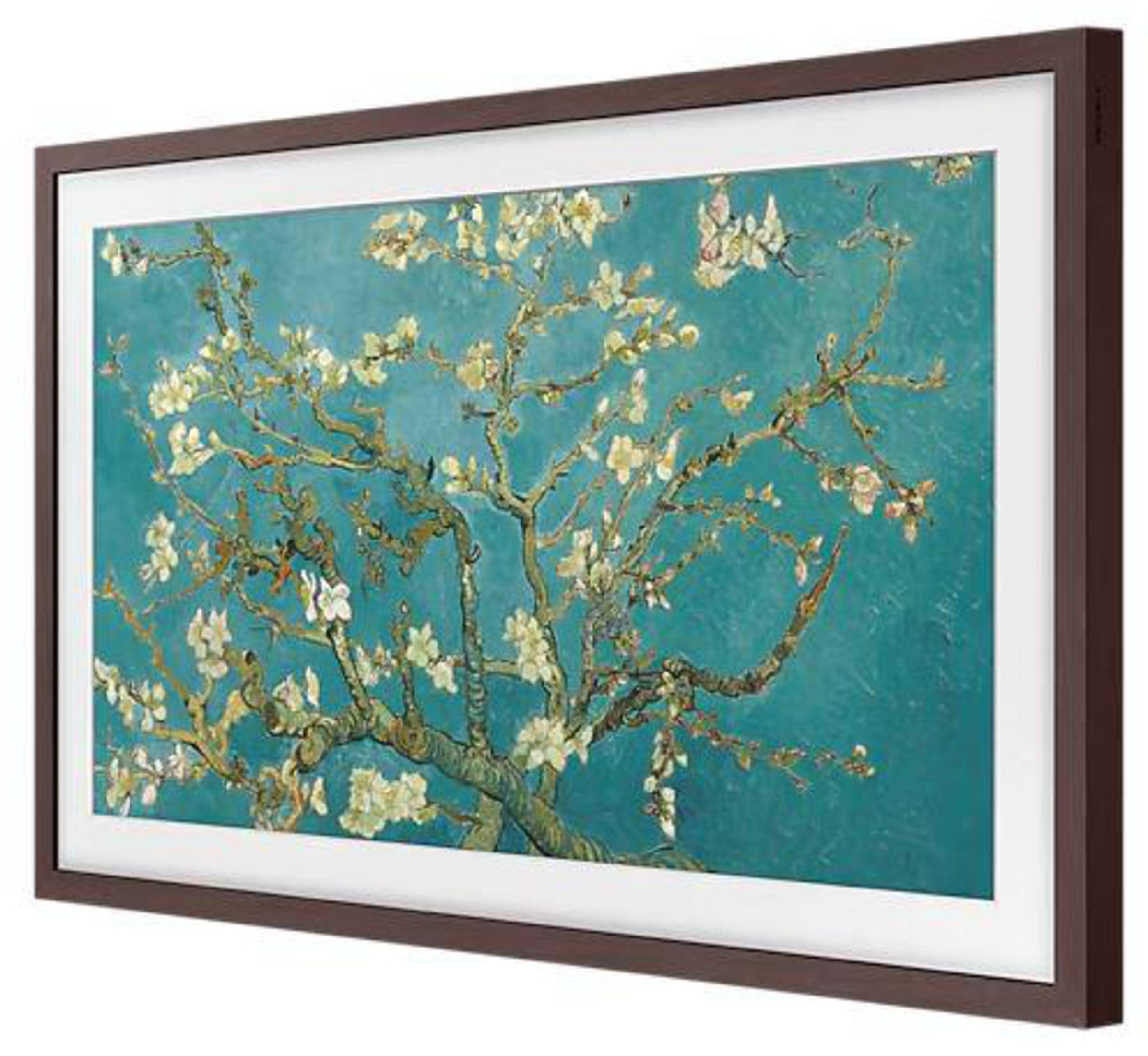 Marco de TV con una pintura de flores blancas en ramas, fondo azul.