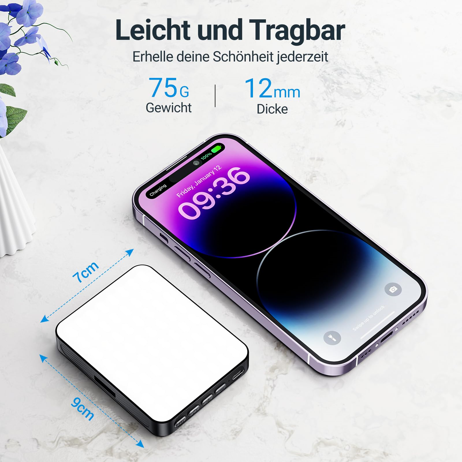 Weiße und schwarze Powerbank und Telefon. Das Telefon zeigt die Uhrzeit an und hat einen lila Rahmen.
