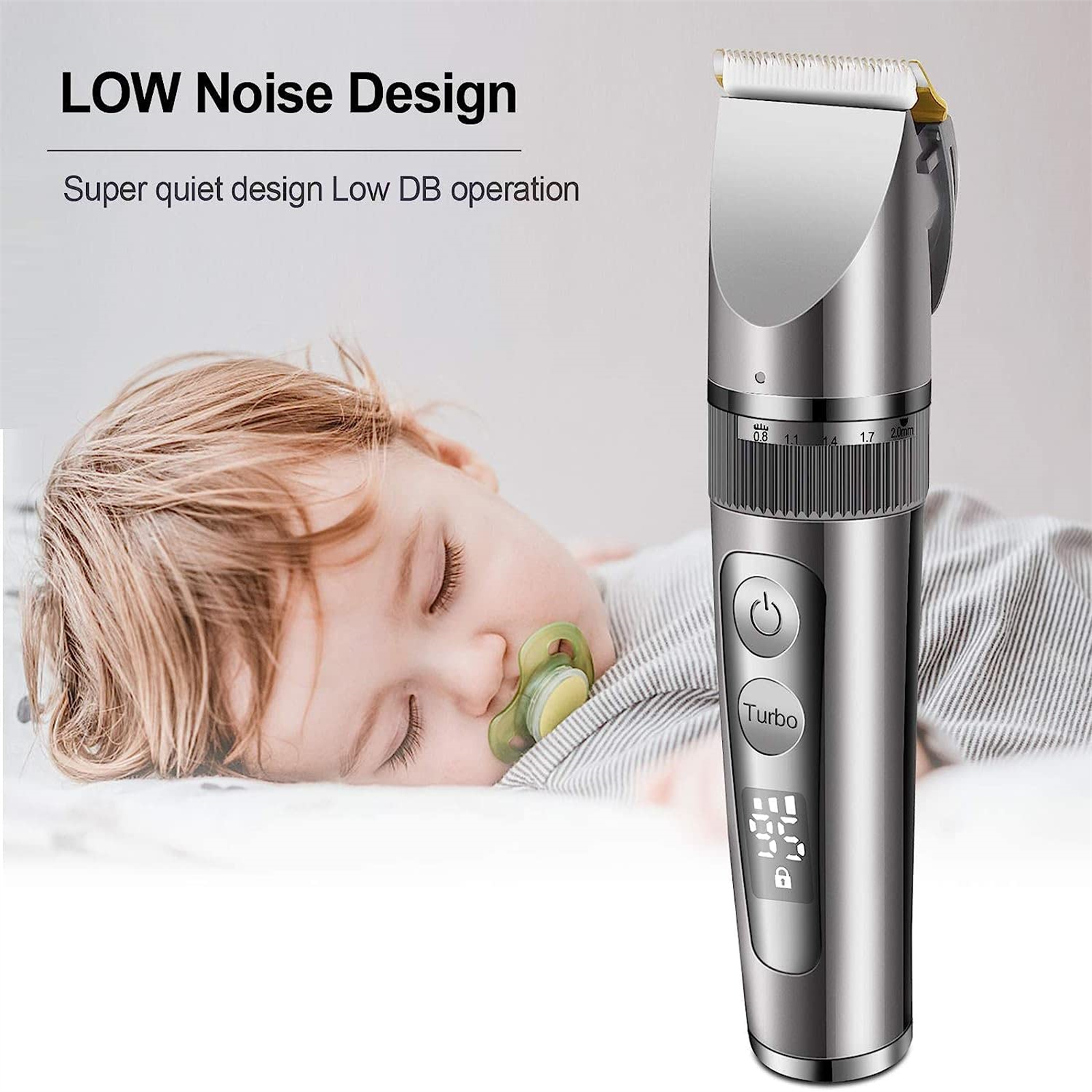 Haarschneider neben schlafendem Baby mit Schnuller auf dem Bett, Text 'LOW Noise Design'.