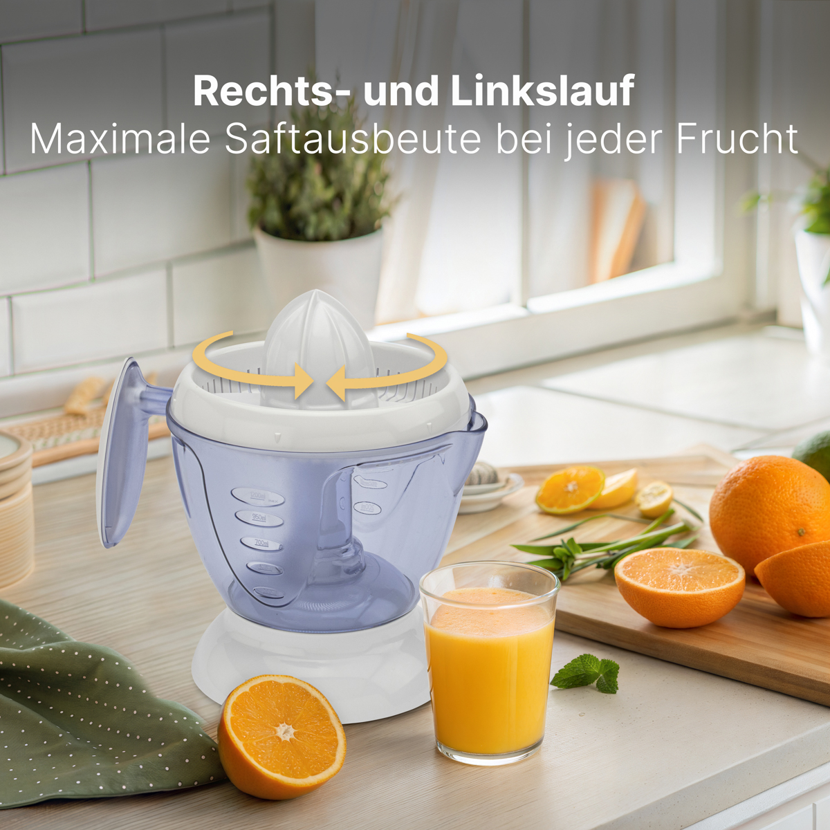 Wyiskarka z pomarańczami i sokiem w szklance. Wyiskarka jest biało-niebieska. Tekst wskazuje maksymalną wydajność soku.