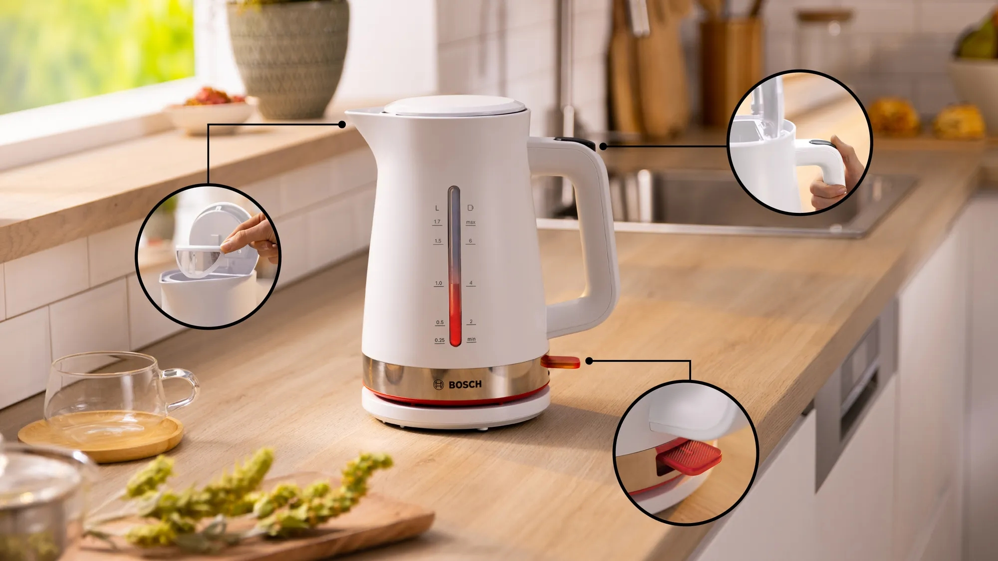 Biały czajnik elektryczny Bosch na drewnianym blacie, z zbliżeniami funkcji.