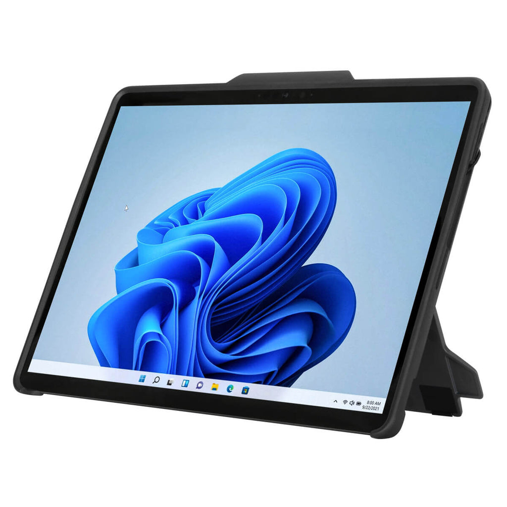Tablet-Computer in schwarzem Gehäuse, Bildschirm zeigt blaues Design, aufgestellt.