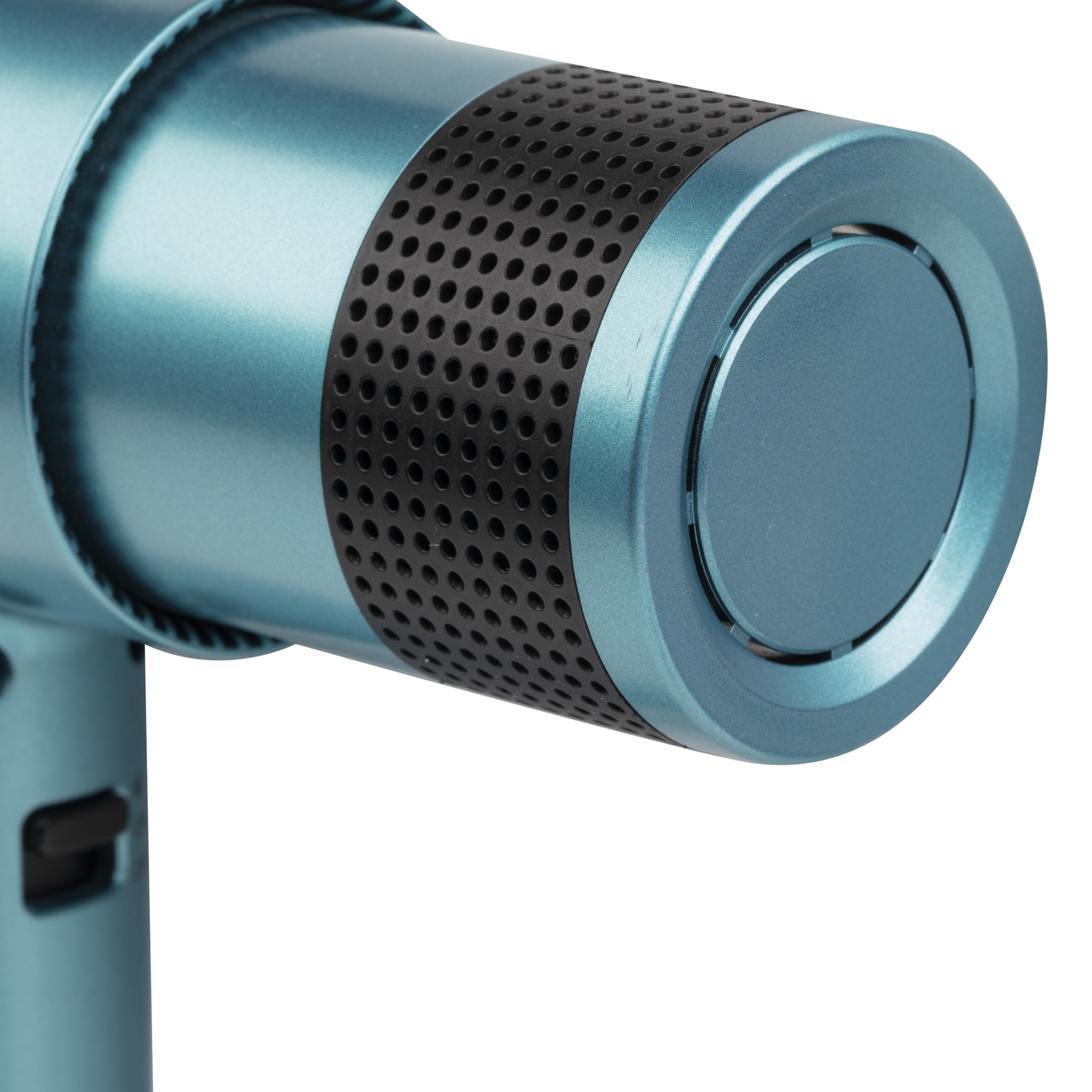 Zbliżenie niebiesko-czarnej suszarki do włosów z konstrukcją wentylatora.