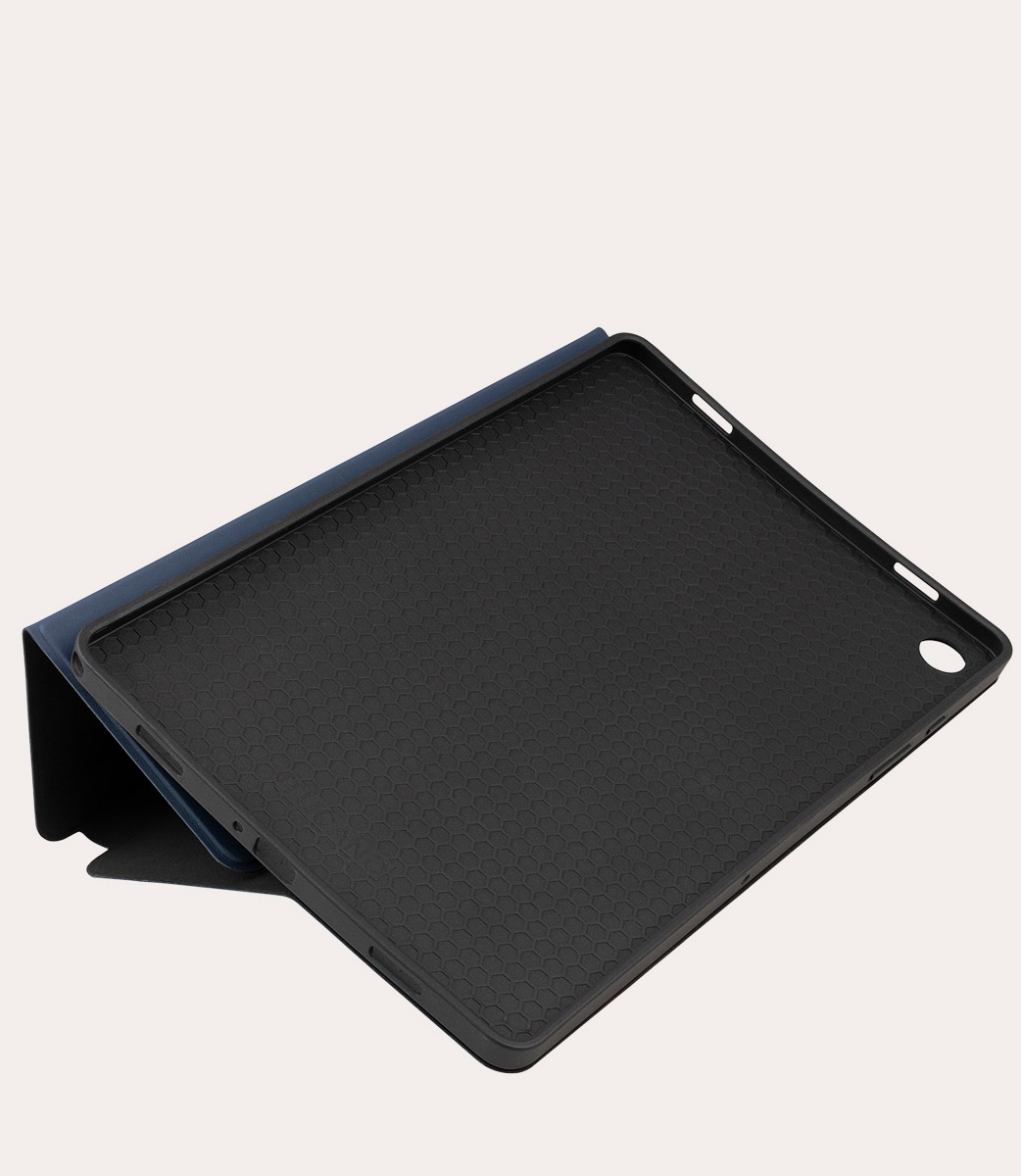 Custodia per tablet, aperta, che mostra l'interno con una superficie nera e strutturata.