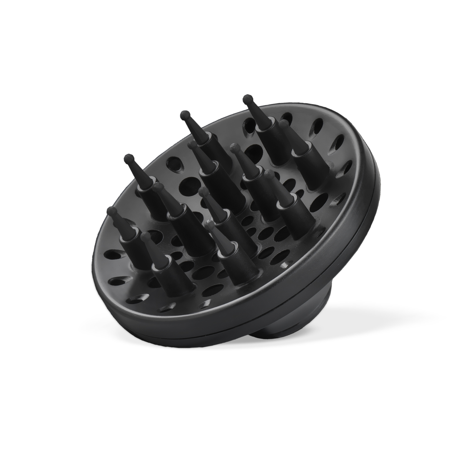 Czarny dyfuzor do suszarki do włosów z wieloma kolcami. Na białym tle.