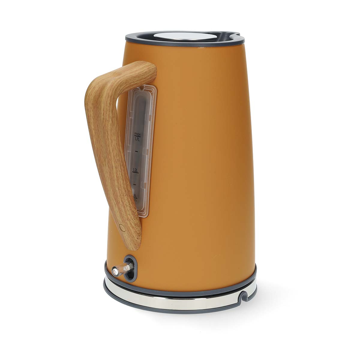 Pomarańczowy czajnik z drewnianym uchwytem i wskaźnikiem poziomu wody. Tło białe.