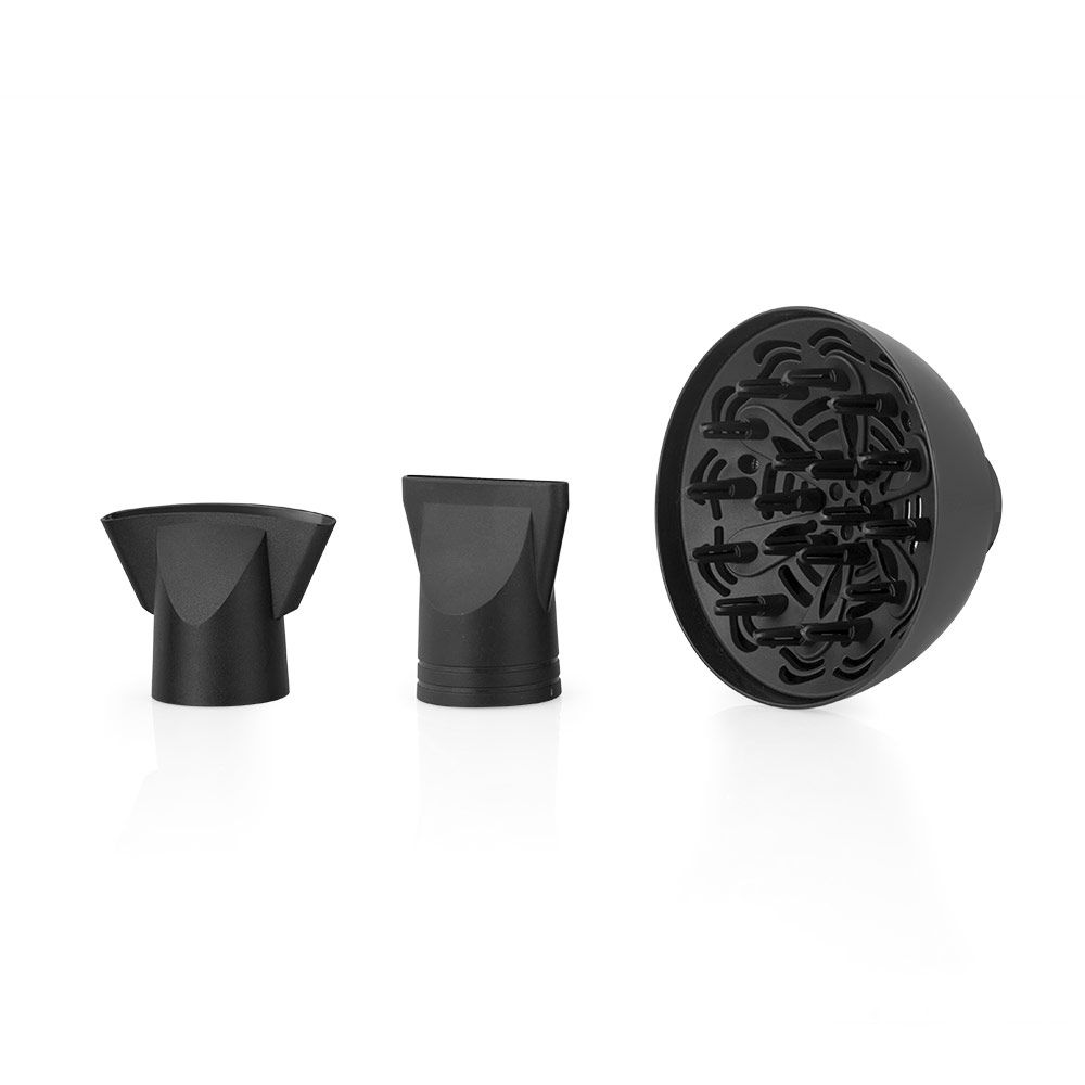 Trzy czarne nasadki do suszarki do włosów. Dwie dysze i dyfuzor, wszystko na białym tle.