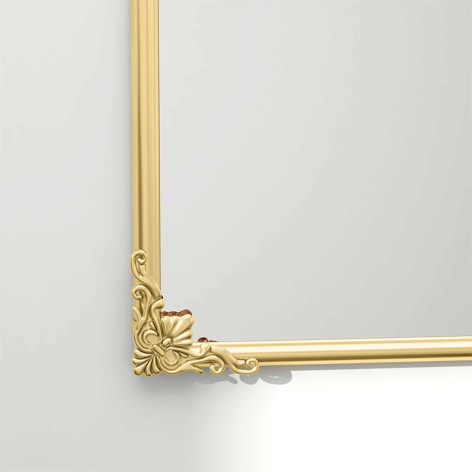 Eine goldgerahmte Spiegellücke vor einer weißen Wand.
