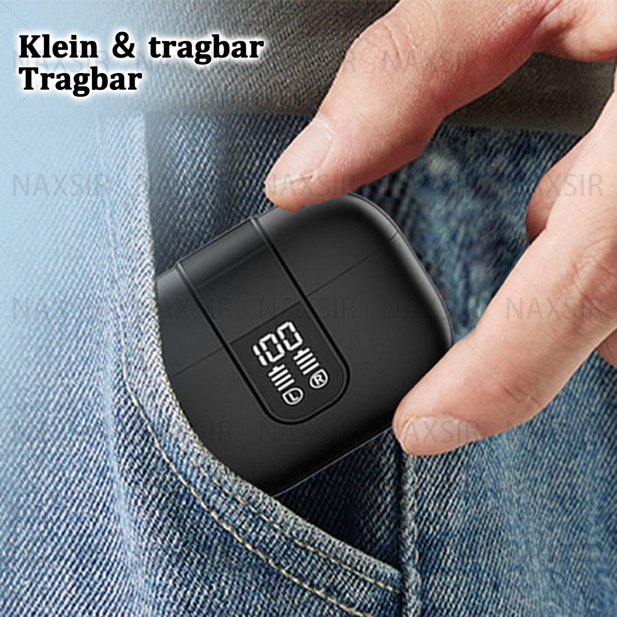 Eine Hand in einer Tasche, die ein schwarzes Ohrhörer-Ladeetui mit Display hält.