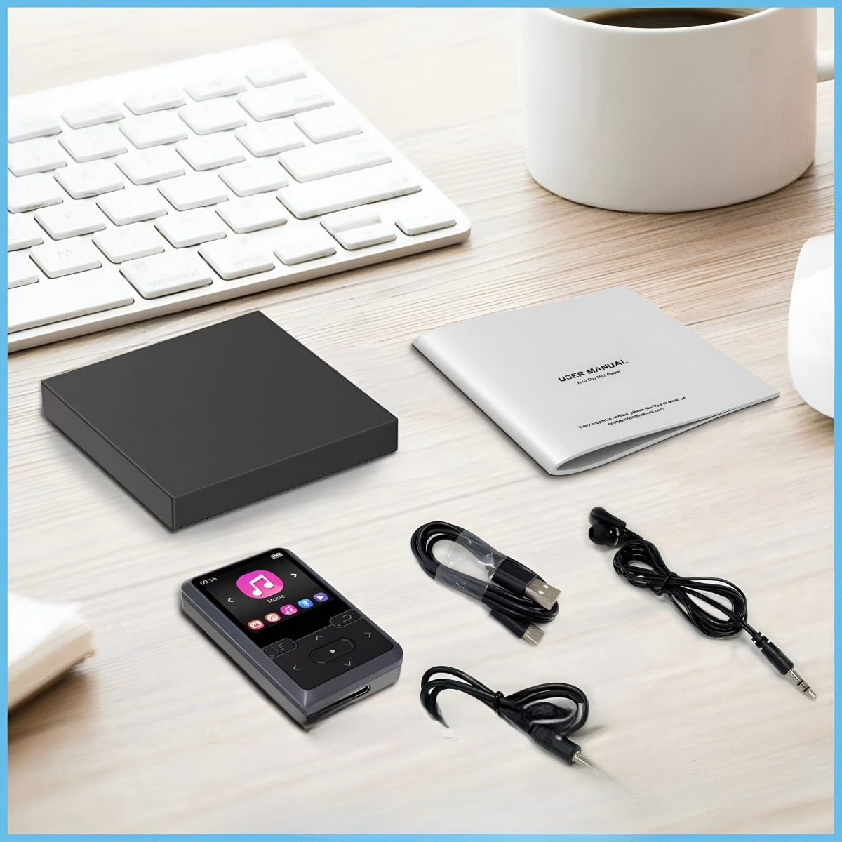 Verschiedenes technisches Zubehör: ein schwarzer MP3-Player, Kopfhörer, Kabel und eine Bedienungsanleitung.