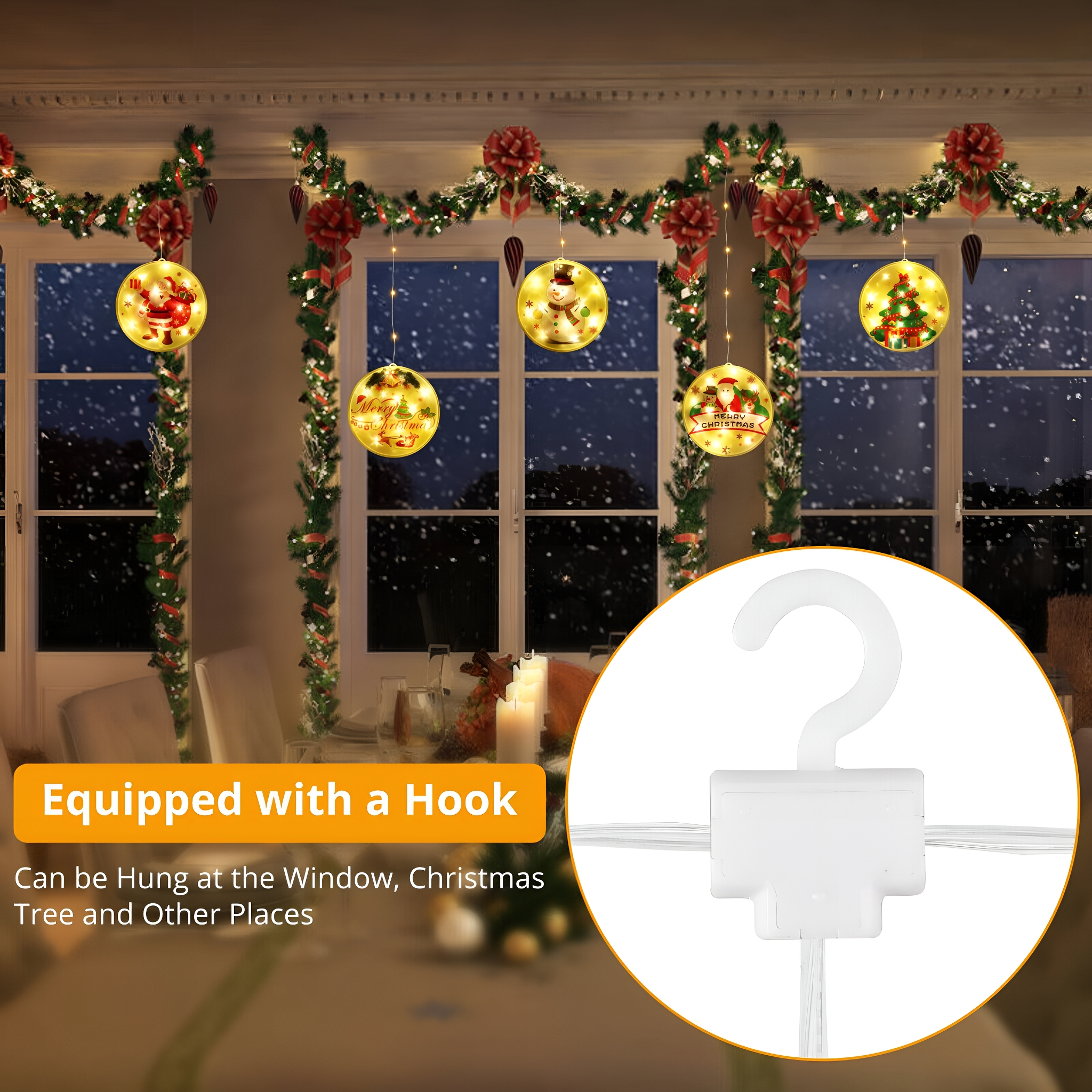 Weihnachtsdekorationen mit Lichtern, Girlanden und Ornamenten im Fenster.