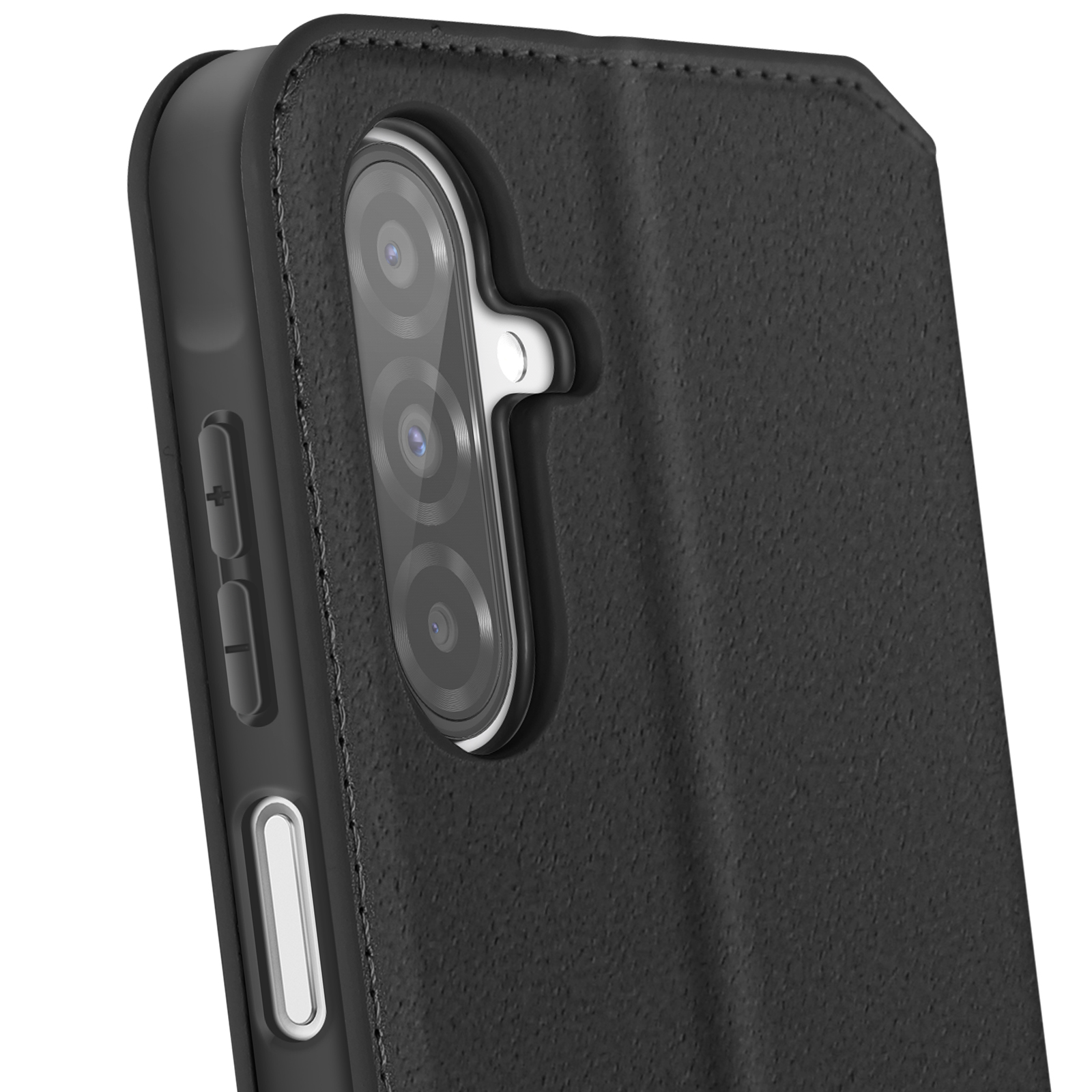 Primo piano di una custodia per telefono nera con tre obiettivi della fotocamera sul retro.
