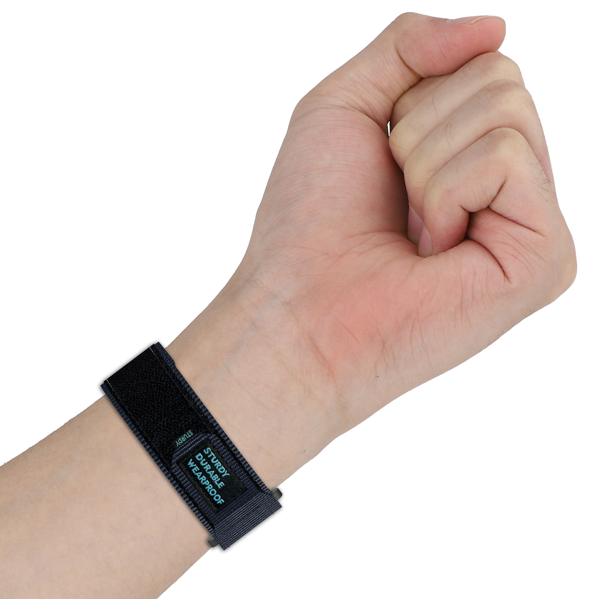 Ein schwarzes Uhrenarmband, das an einem Handgelenk befestigt ist. Text auf dem Band: STURDY DURABLE WEARPROOF. Weißer Hintergrund.