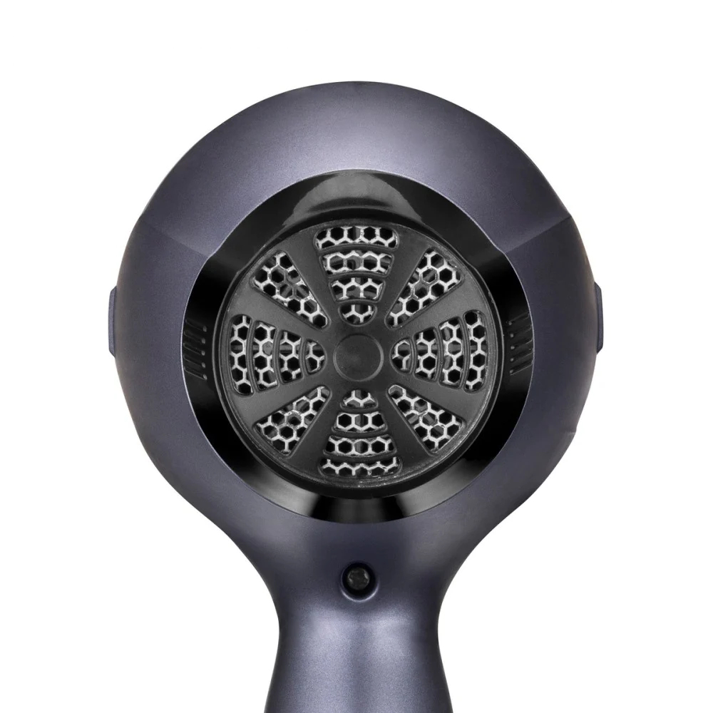 Primer plano de un secador de pelo gris oscuro con filtro de panal.