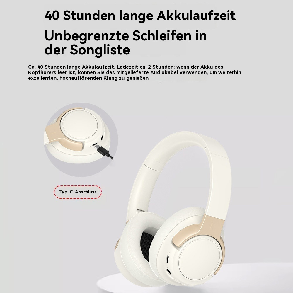 Weiße Kopfhörer mit goldenen Akzenten und Ladeanschluss, dazu Text über Akkulaufzeit und Funktionen.