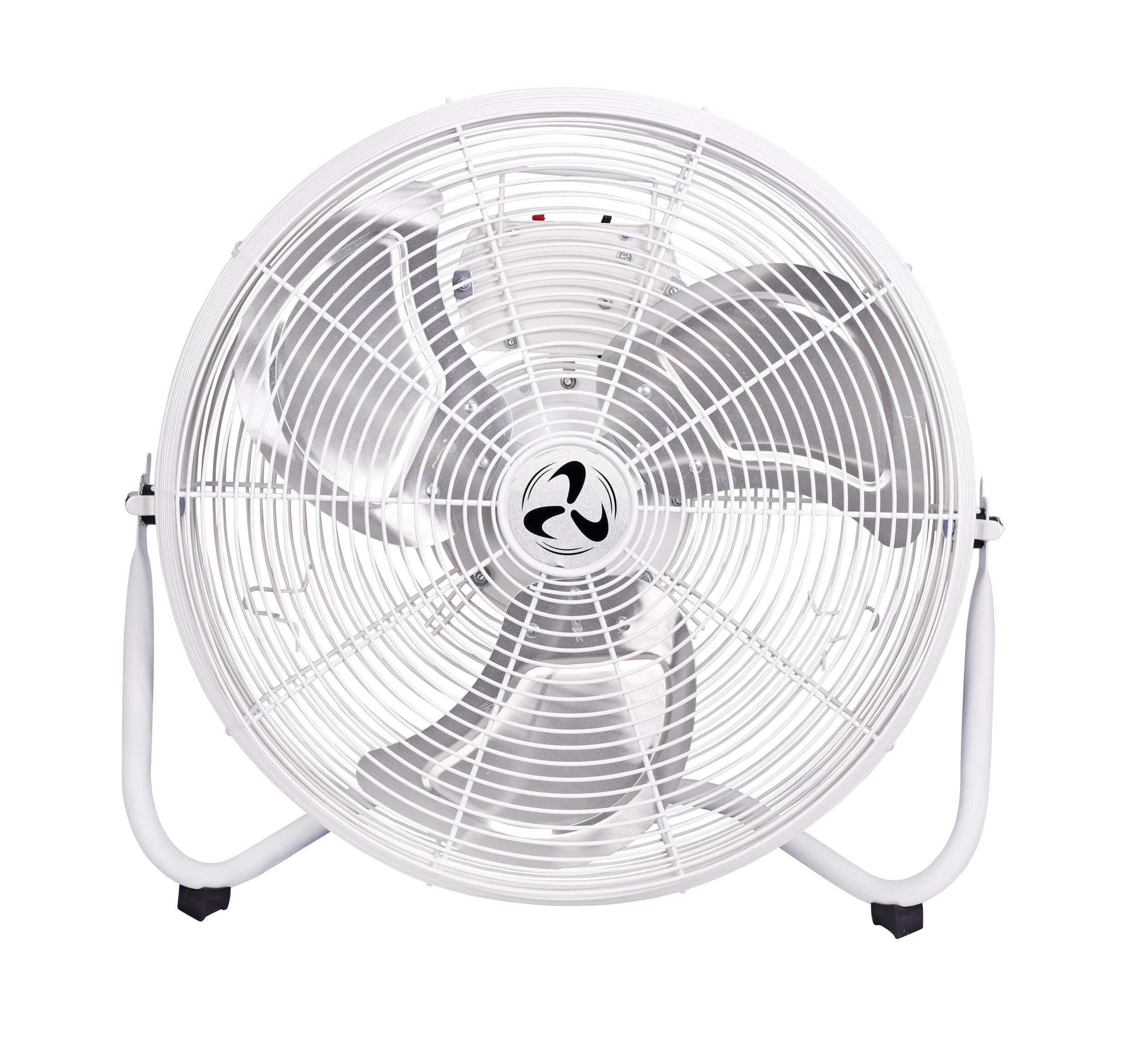 Ventilatore da terra bianco con gabbia circolare. Sfondo bianco. Tre pale all'interno.