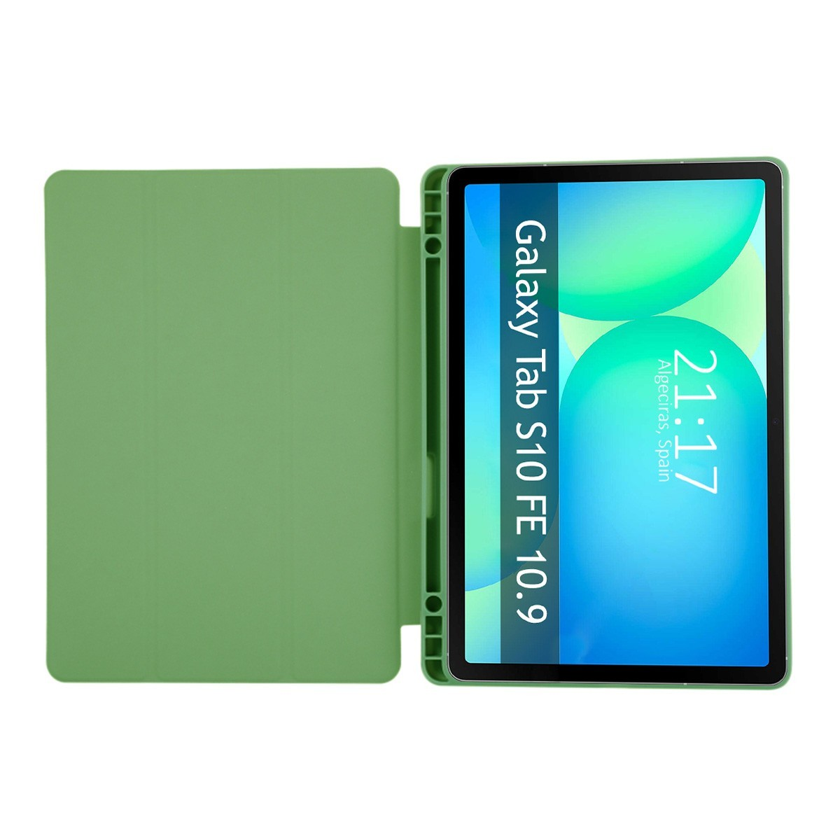 Funda verde de tableta abierta, mostrando la pantalla con fecha y hora. Fondo verde.