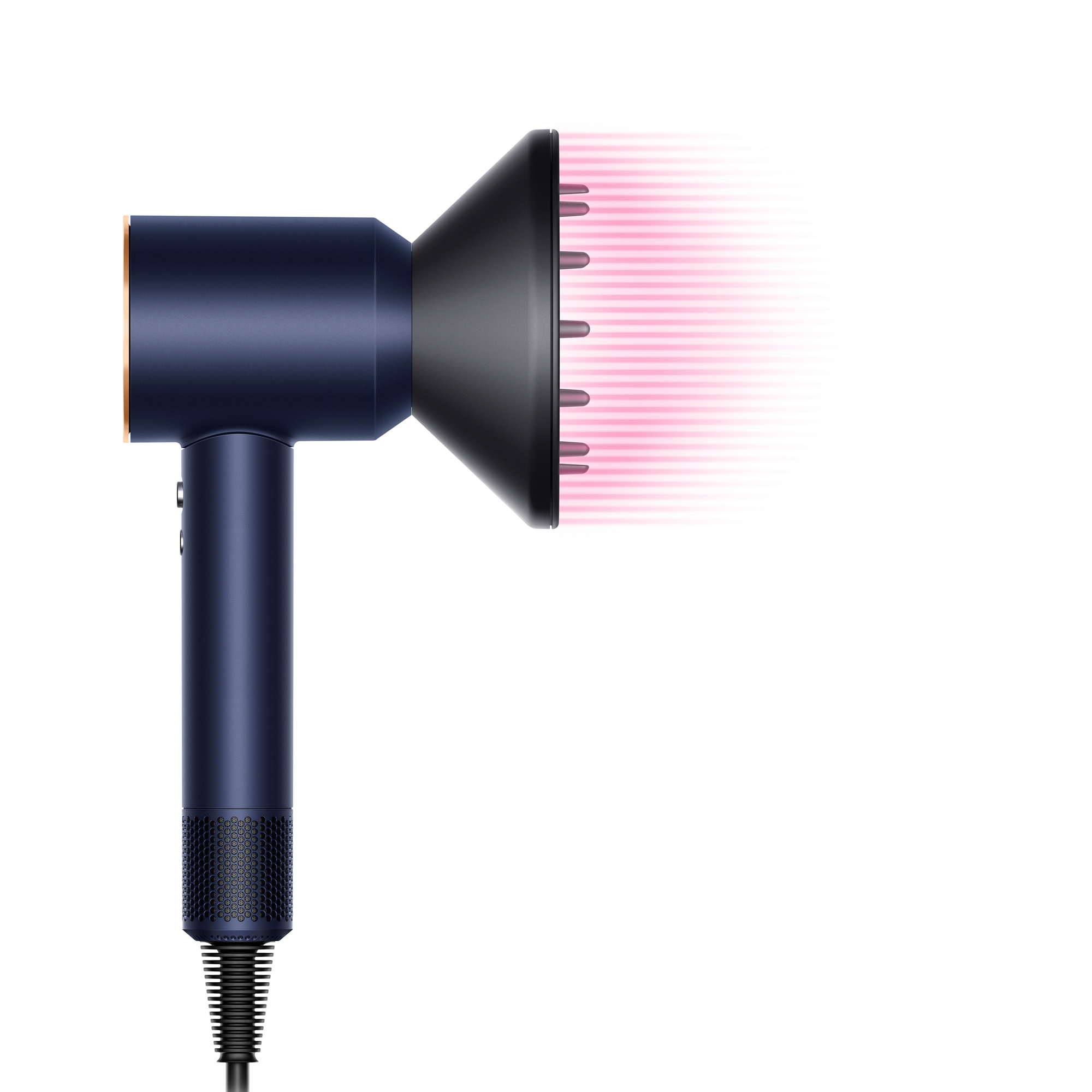 Blauer Haartrockner mit Diffusor, der einen rosa Luftstrom auf weißem Hintergrund aussendet.