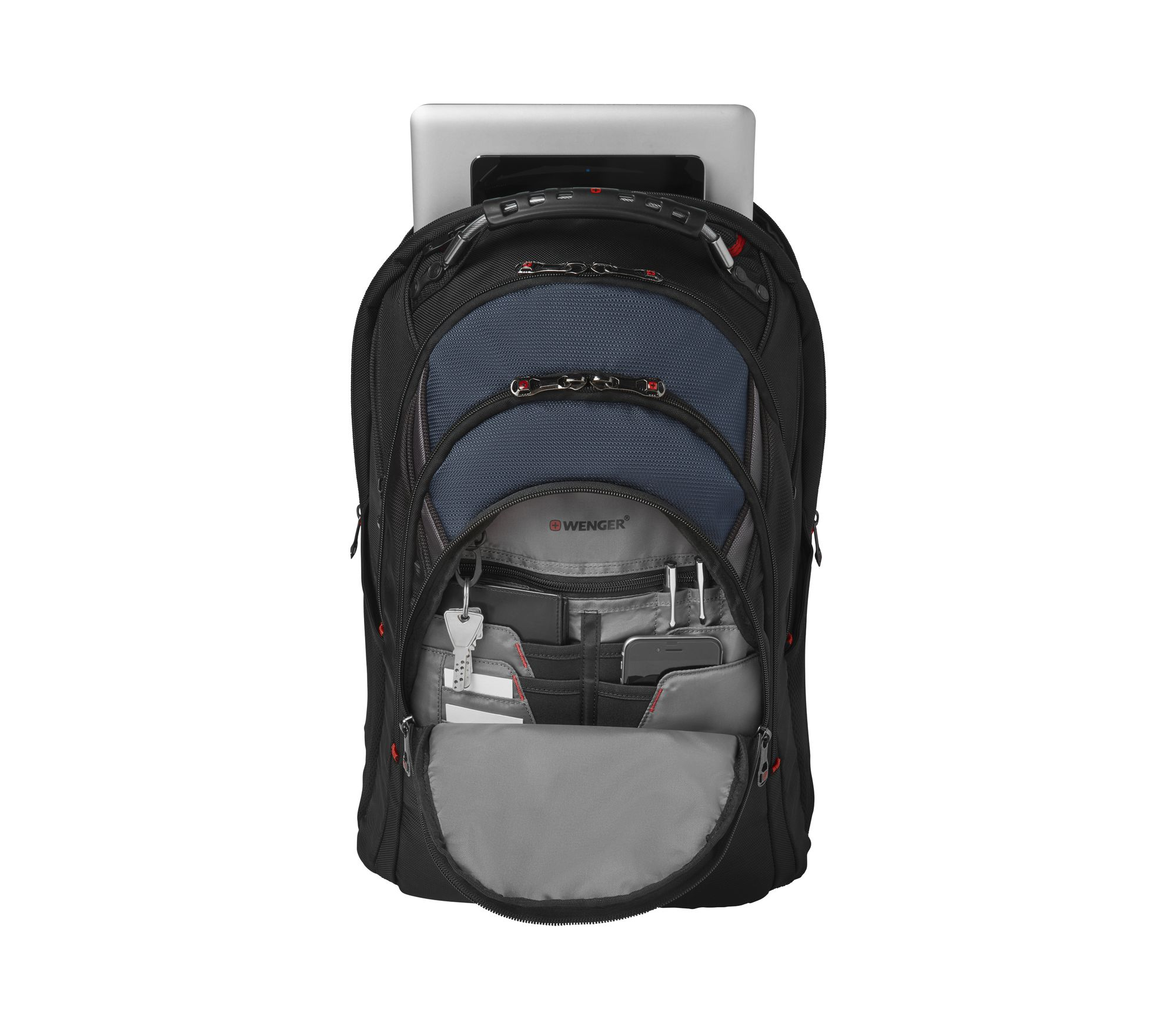 Schwarzer Rucksack mit offenem Fach, das einen Laptop und andere Gegenstände enthält.