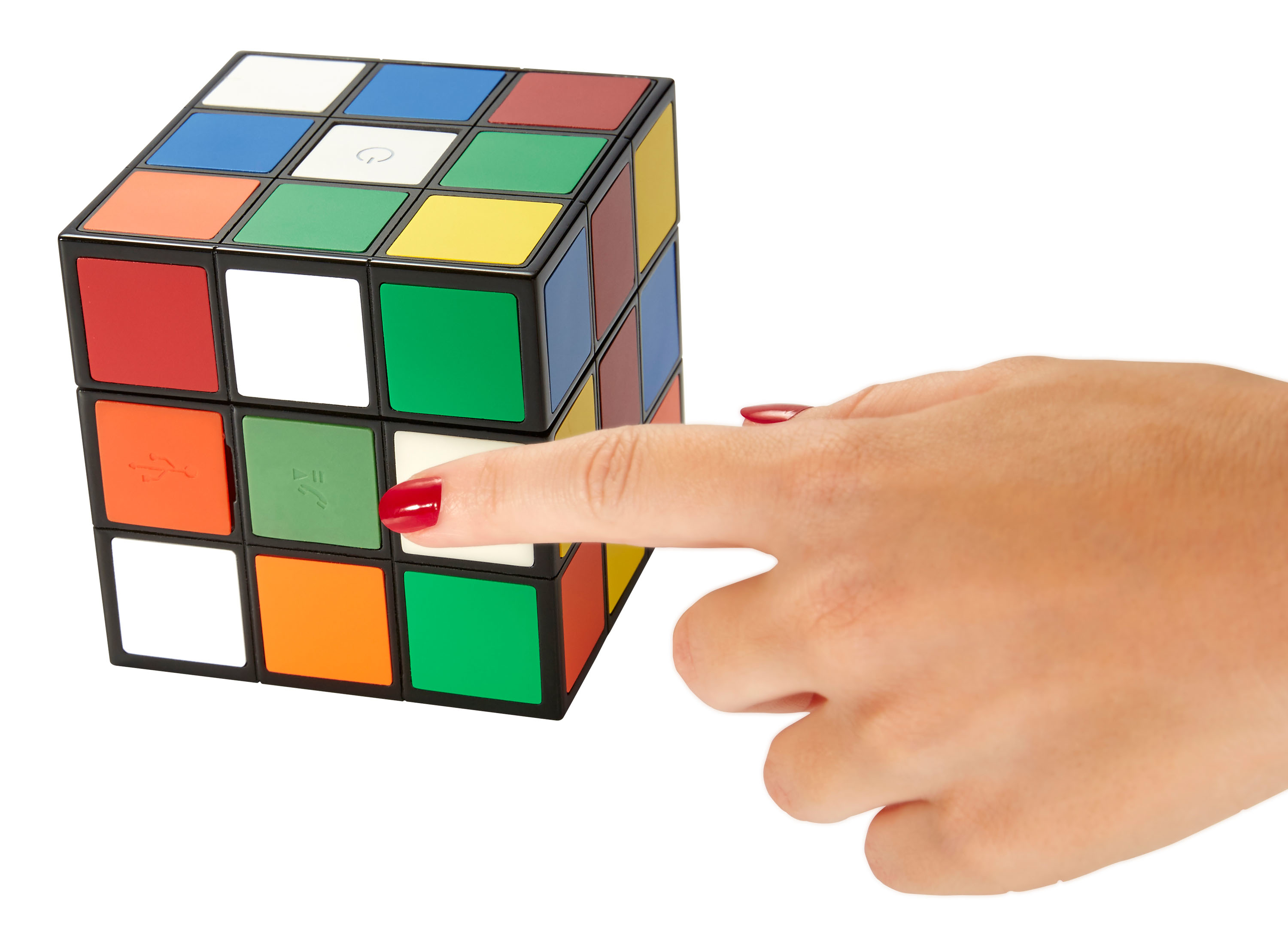 Mano che indica un Cubo di Rubik parzialmente risolto. Cubo con quadrati colorati.