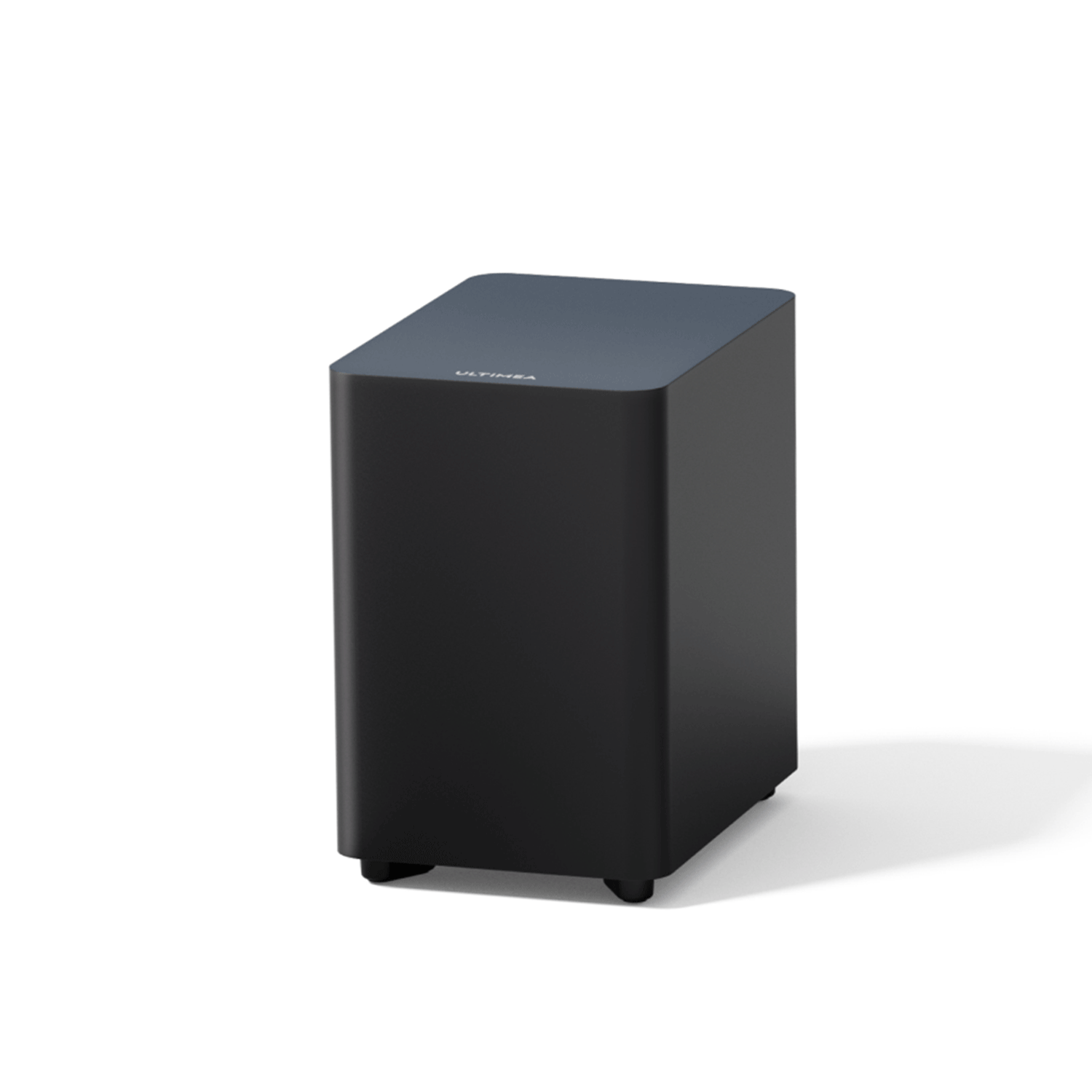 Czarny, prostokątny subwoofer Ultima na białym tle.