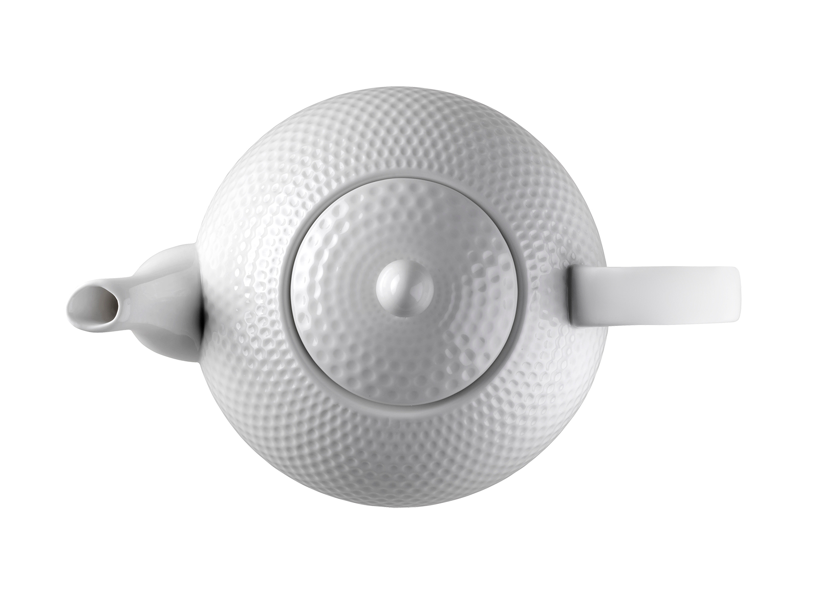 Biały czajnik o teksturowanej powierzchni, widok z góry, na białym tle.