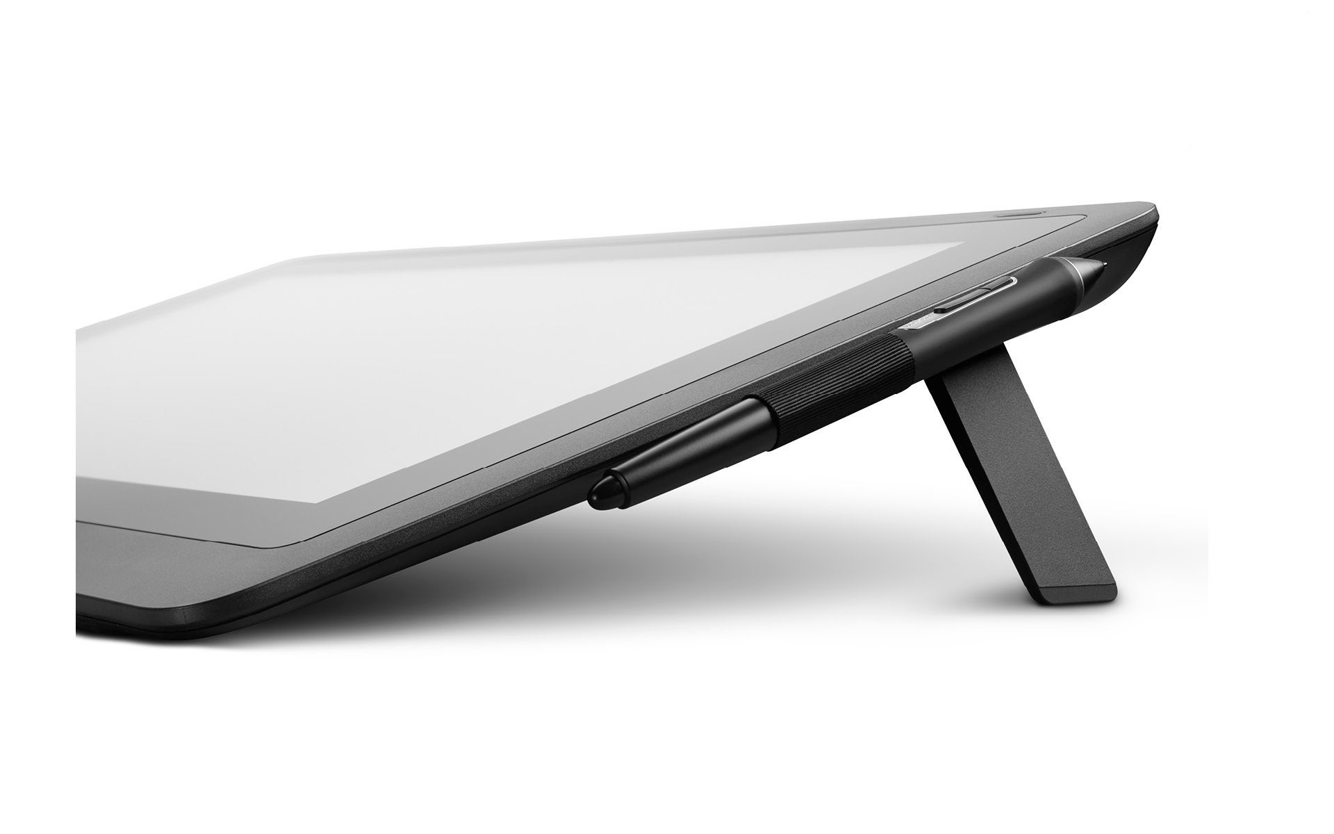 Ein Tablet mit Stift. Das Tablet ist schwarz und weiß. Weißer Hintergrund.