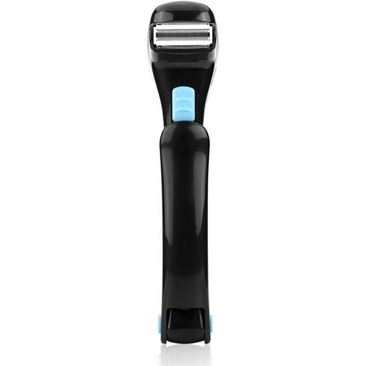 Schwarzer Rasierer mit blauem Knopf. Es ist auf weißem Hintergrund. Der Griff ist lang und ergonomisch.