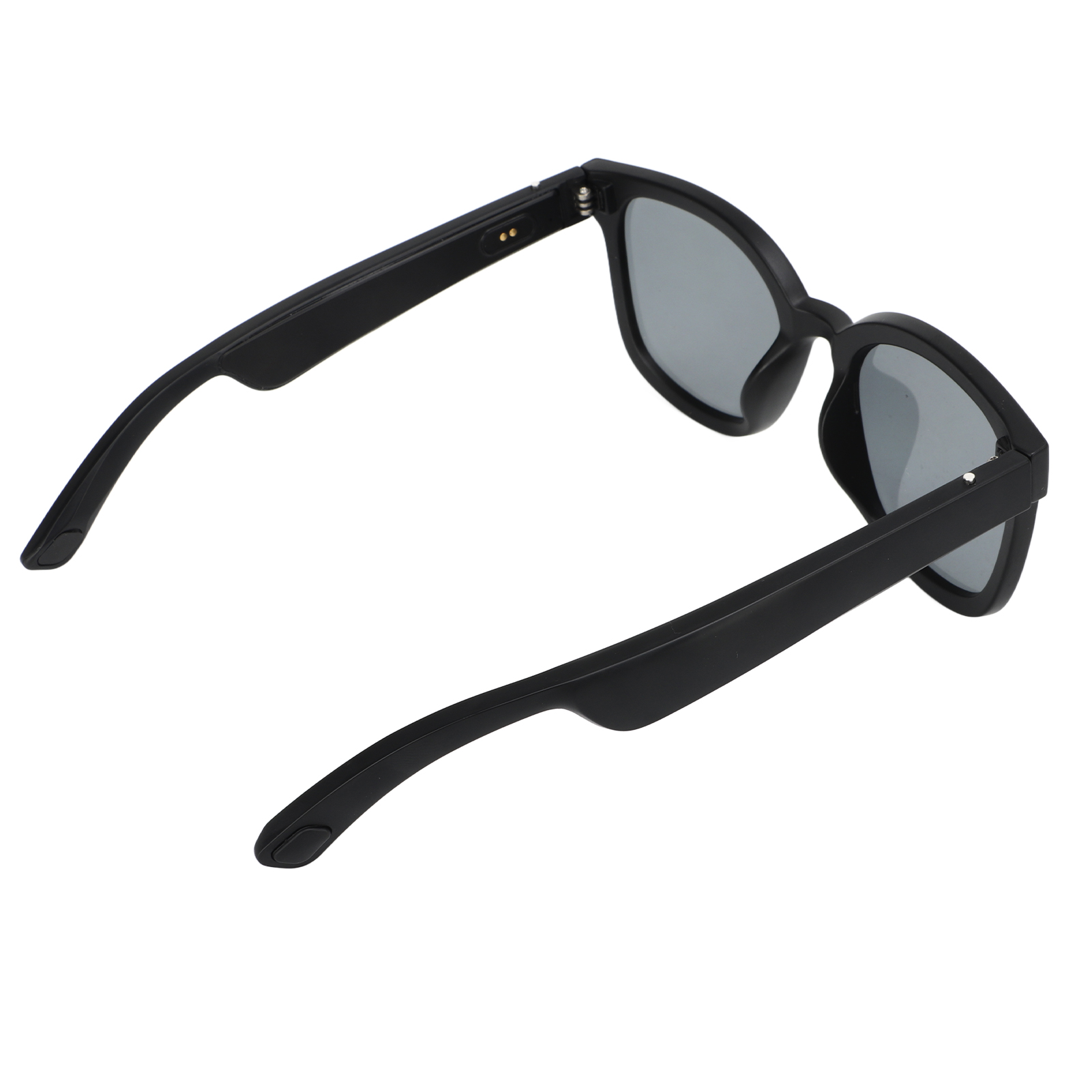 Schwarze Sonnenbrille mit grauen Gläsern. Der Rahmen ist offen. Die Bügel sind dünn.