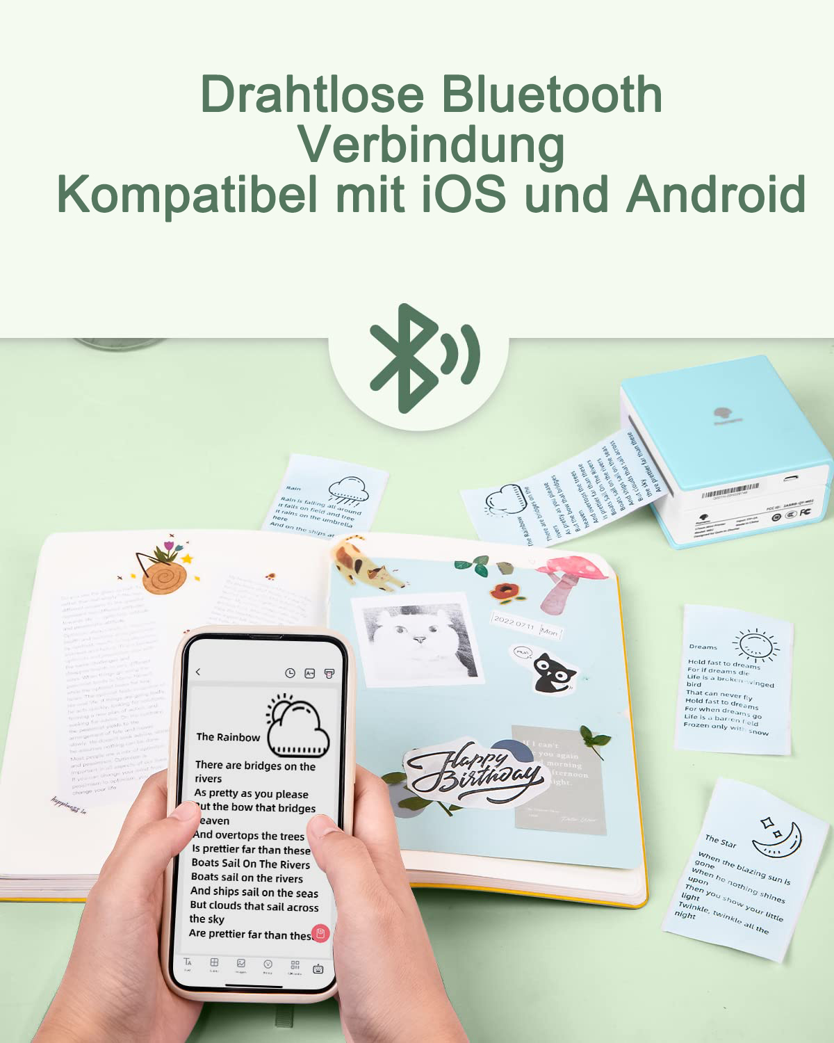 Ein Telefon zeigt ein Gedicht neben Haftnotizen, einem Drucker und einem Tagebuch auf dem Schreibtisch.