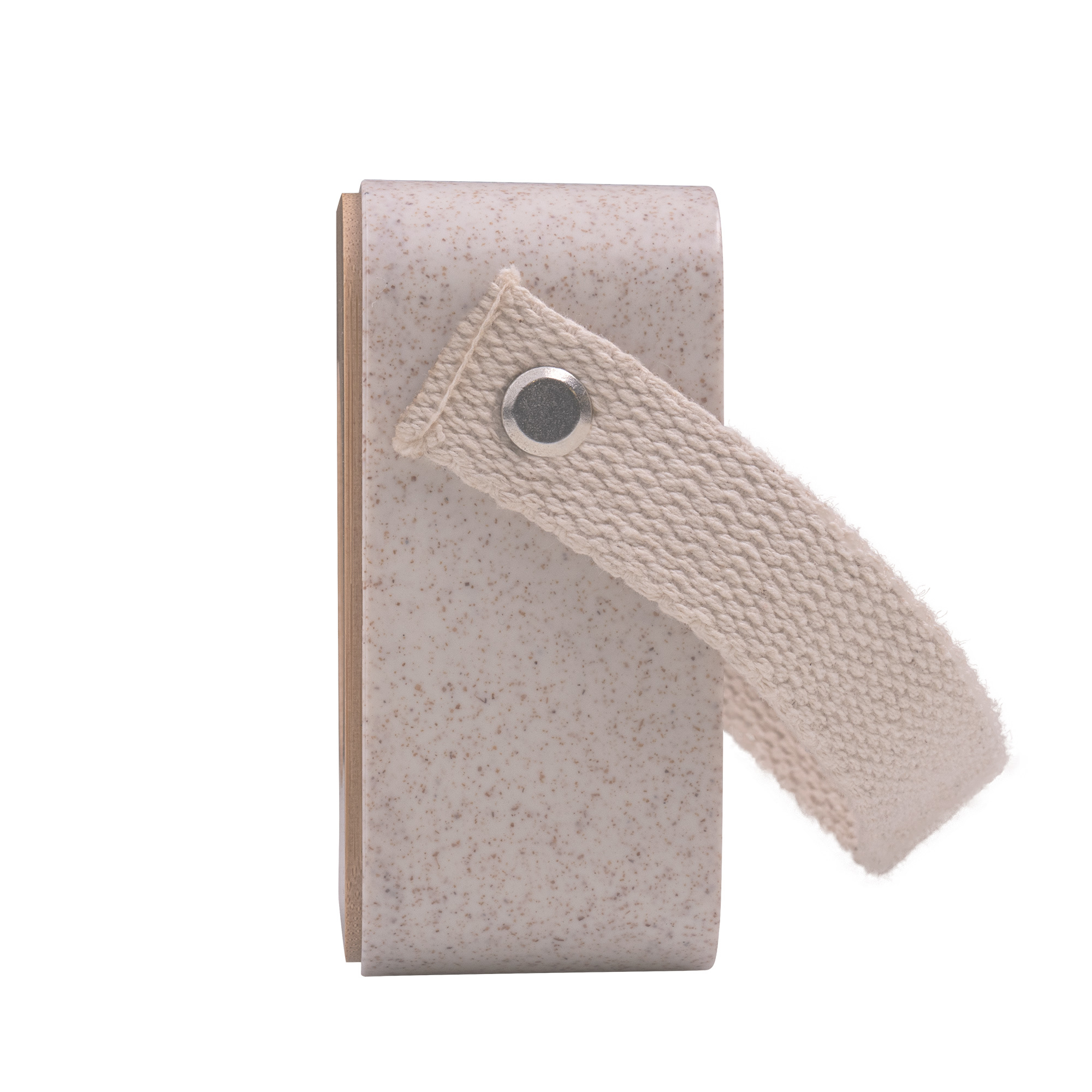 Een klein, rechthoekig, beige en wit object met een stoffen lus. Witte achtergrond.
