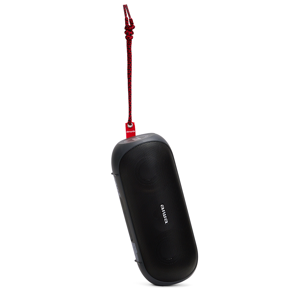 Altavoz Aiwa negro. Cable rojo y negro adjunto. Vista en ángulo.