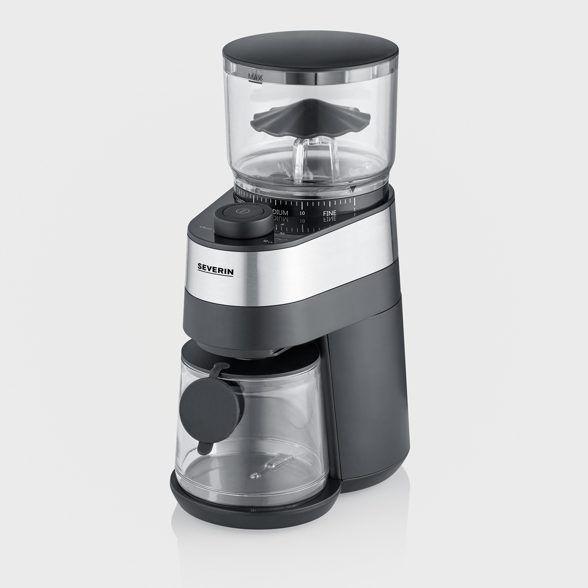 Eine schwarze und silberne Kaffeemühle mit einem durchsichtigen Deckel und einem klaren Glasbehälter darunter.