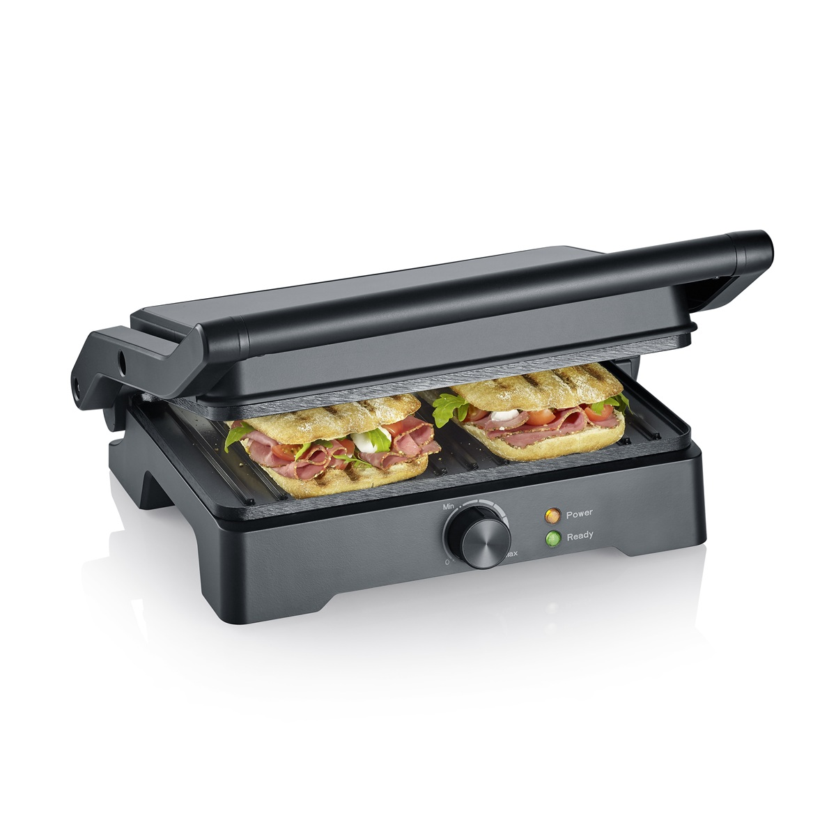 Eine Panini-Presse mit zwei Sandwiches darin. Die Presse ist schwarz und die Sandwiches sind gefüllt.