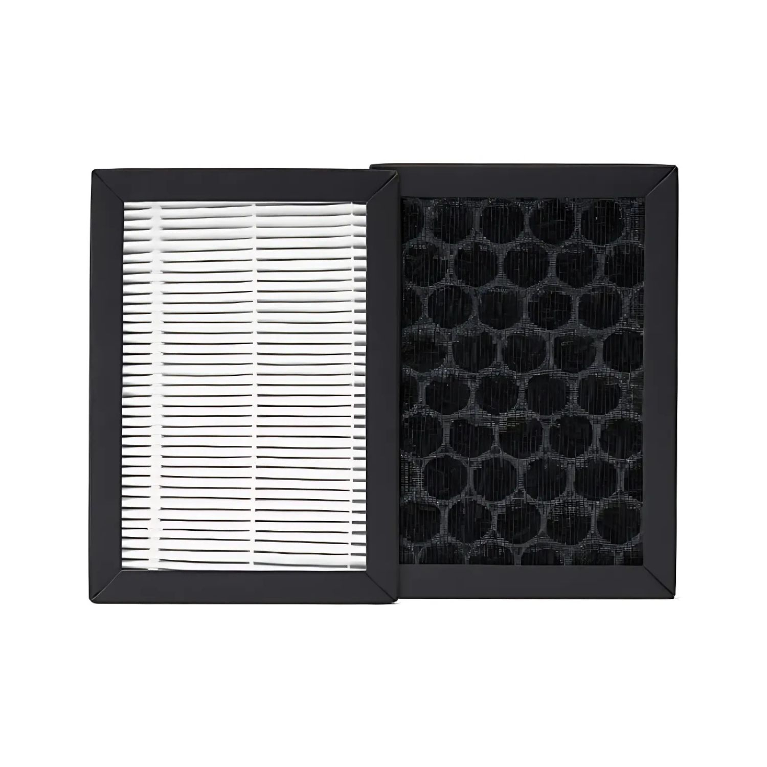 Un filtro de aire rectangular, dividido en una sección blanca con líneas paralelas y una sección negra de panal.