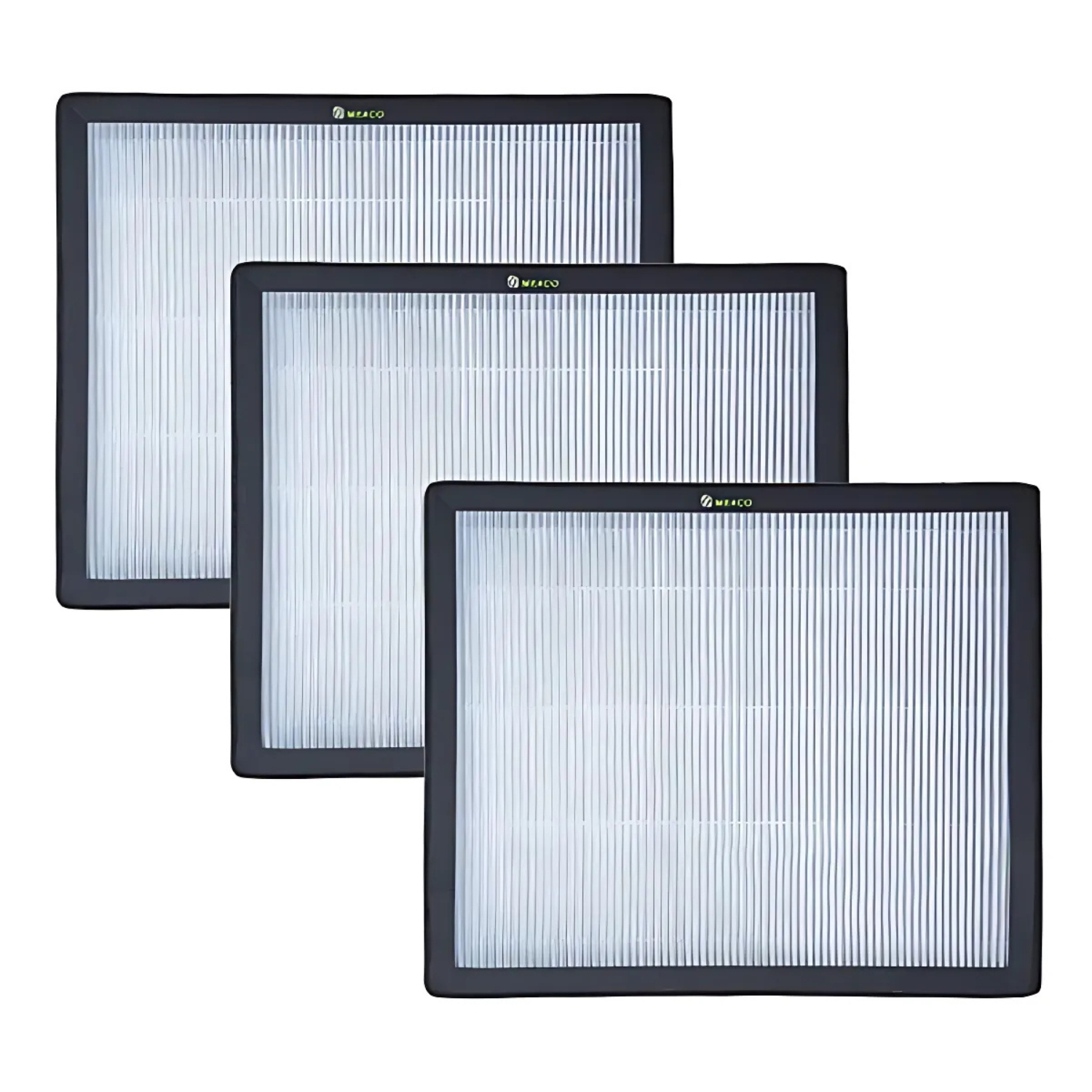 Trzy filtry powietrza z czarnymi ramkami i białym materiałem filtracyjnym. Na białym tle.