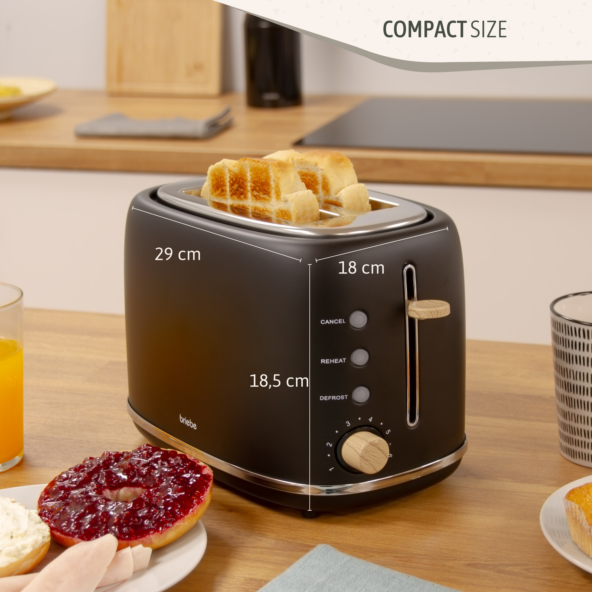 Schwarzer Toaster mit Brotscheiben. Abmessungen werden angezeigt. Ein Teller mit Essen ist da.