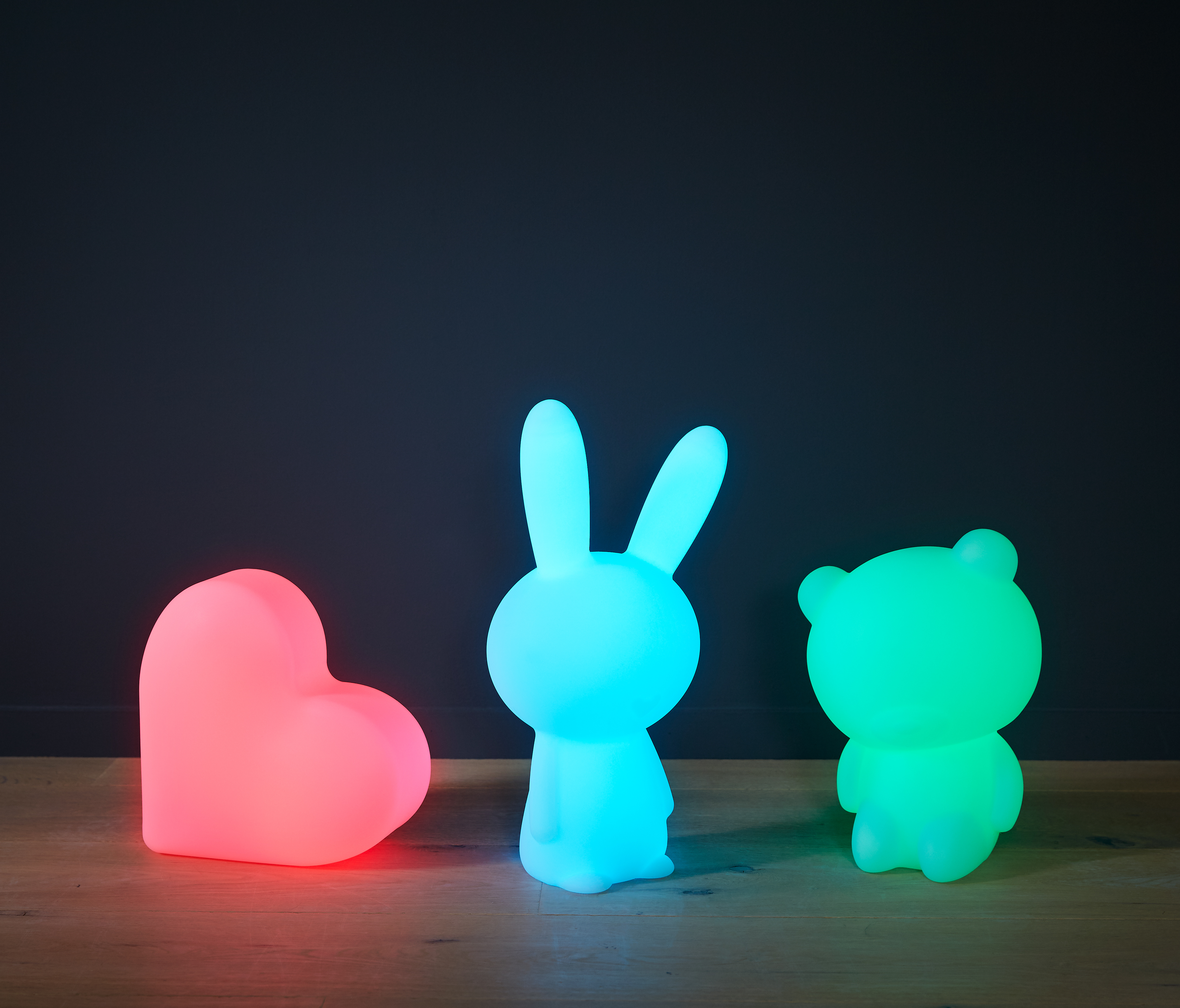 Lampy zmieniające kolor w kształcie serca, królika i misia.